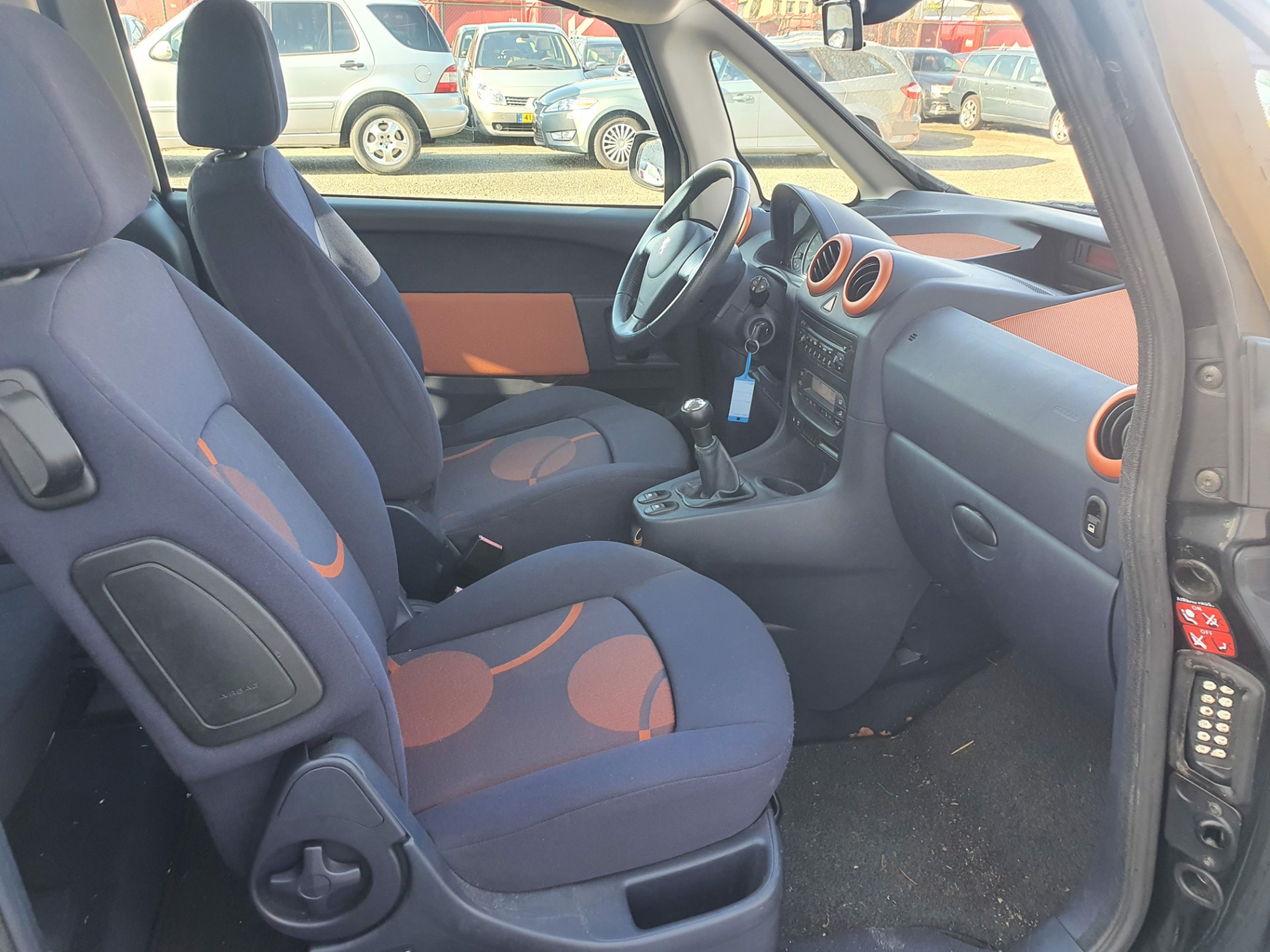 peugeot-1007-image3.jpg