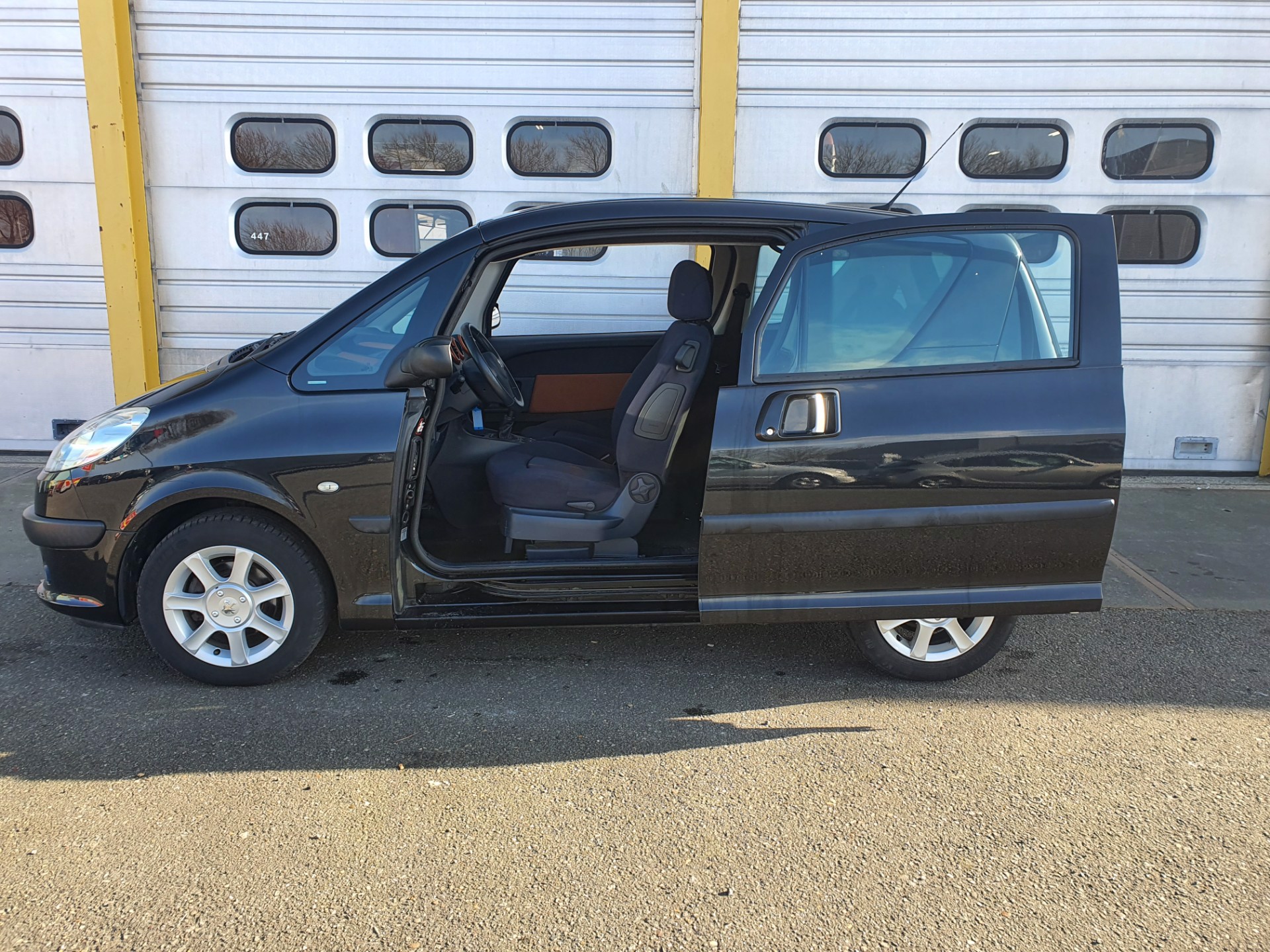 peugeot-1007-image8.jpg