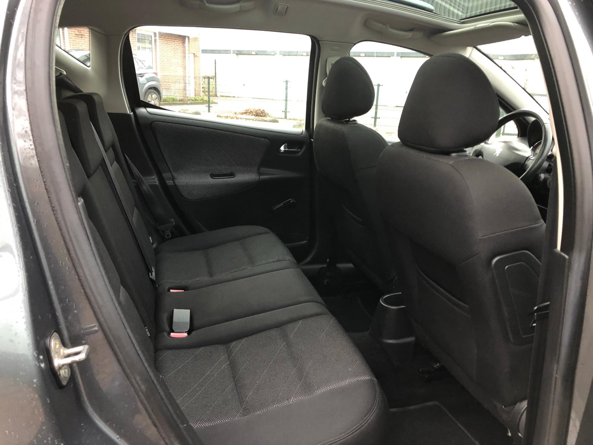 peugeot-207-image10.jpg