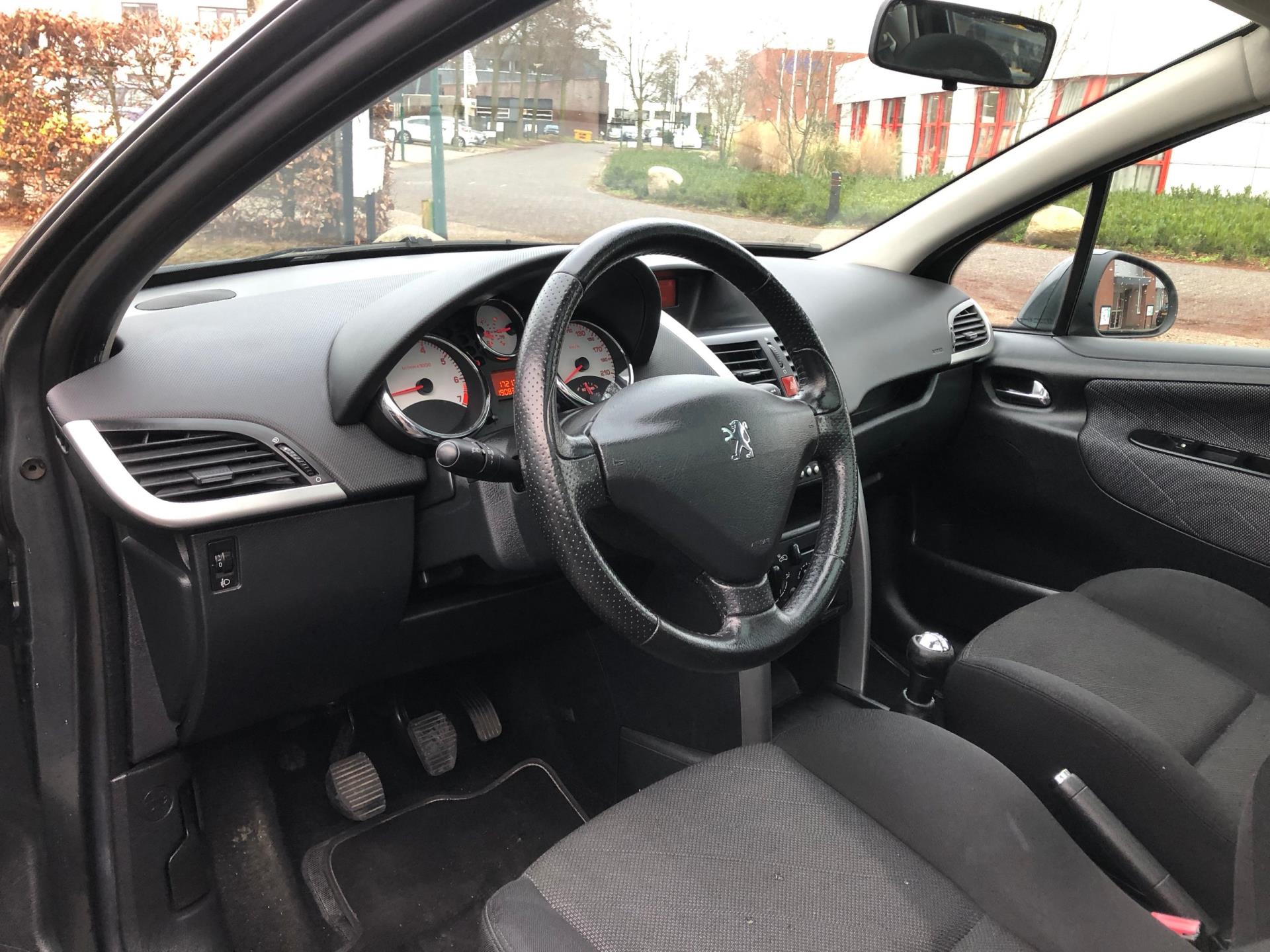 peugeot-207-image8.jpg