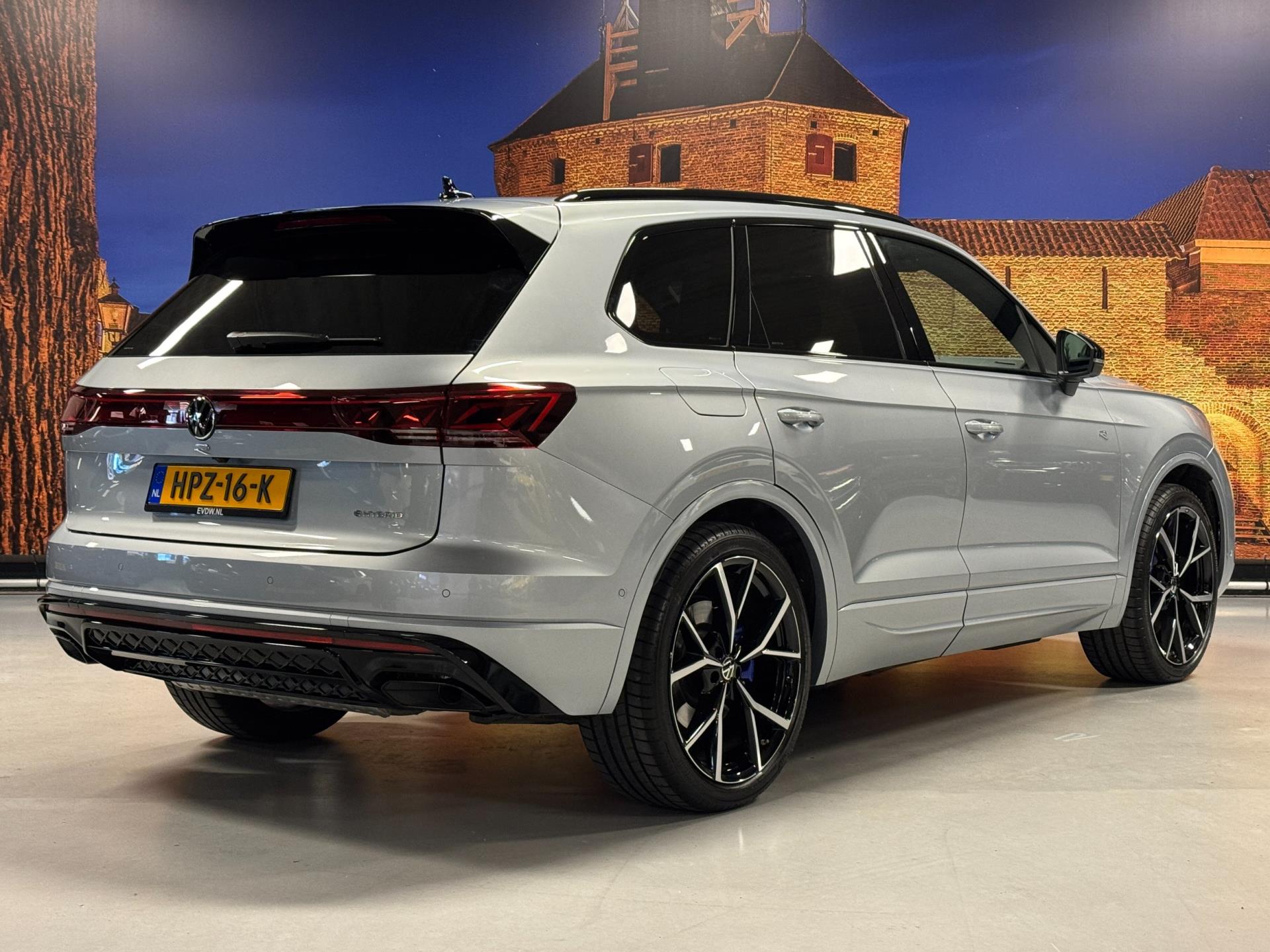 volkswagen-touareg-image2.jpg
