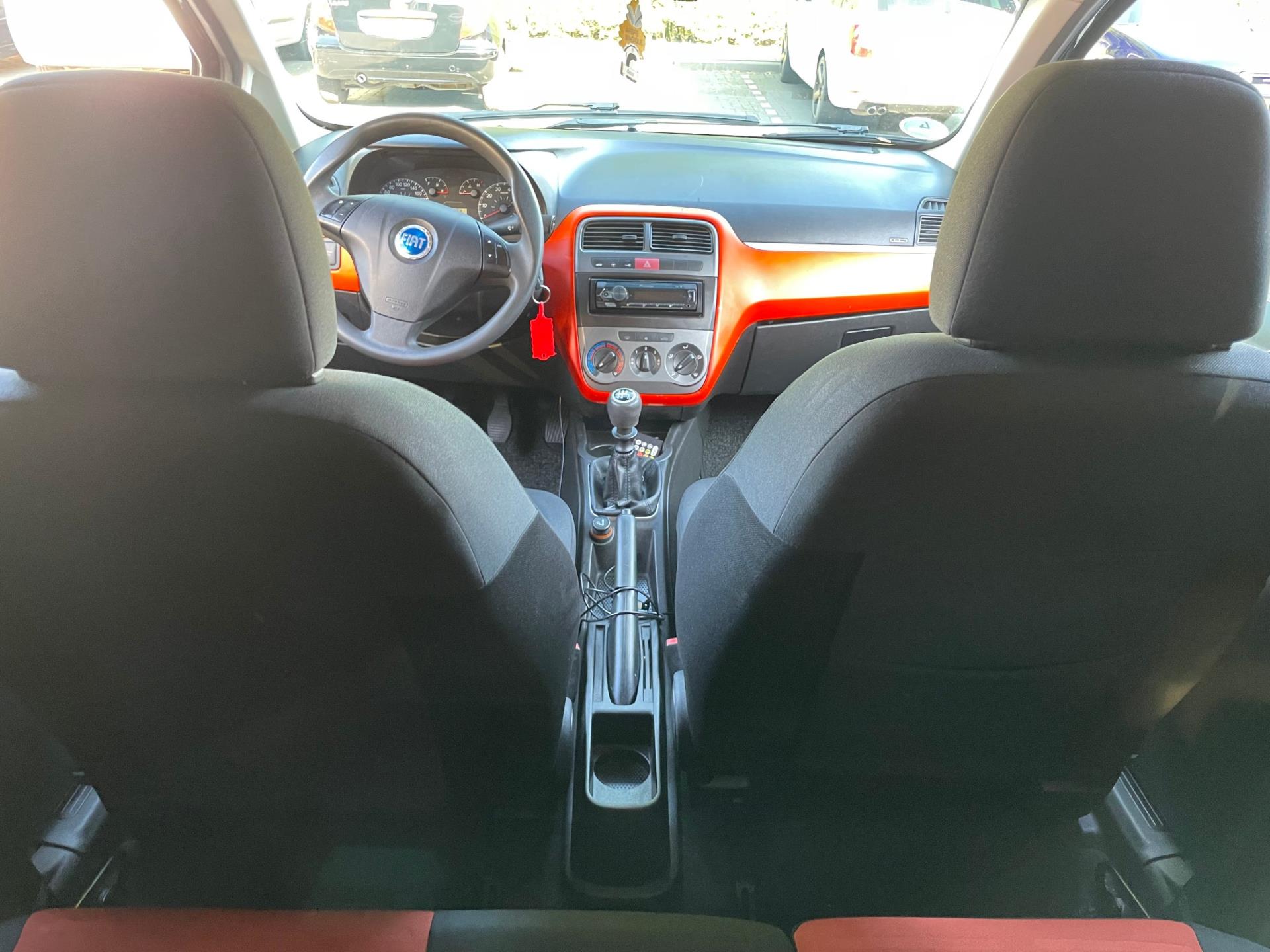 fiat-grande-punto-image8.jpg