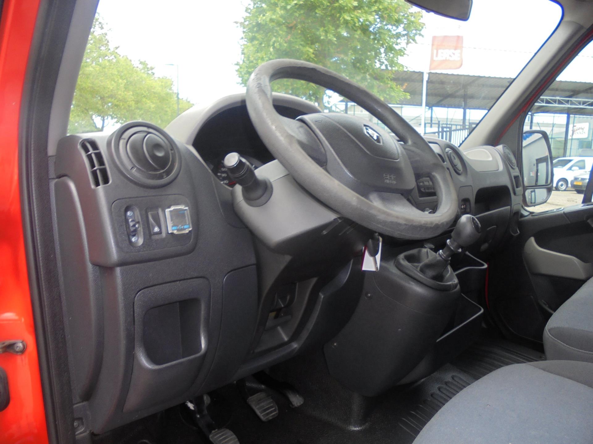 renault-master-image10.jpg