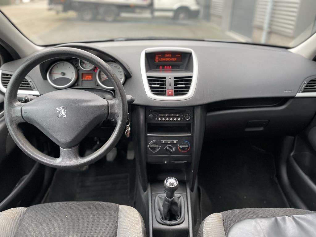 peugeot-207-image8.jpg