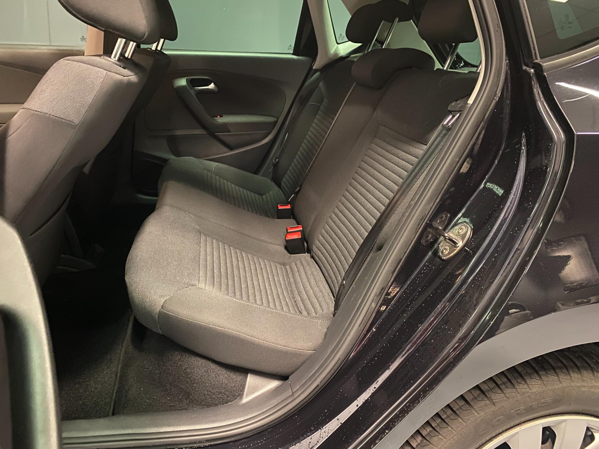 volkswagen-polo-image9.jpg