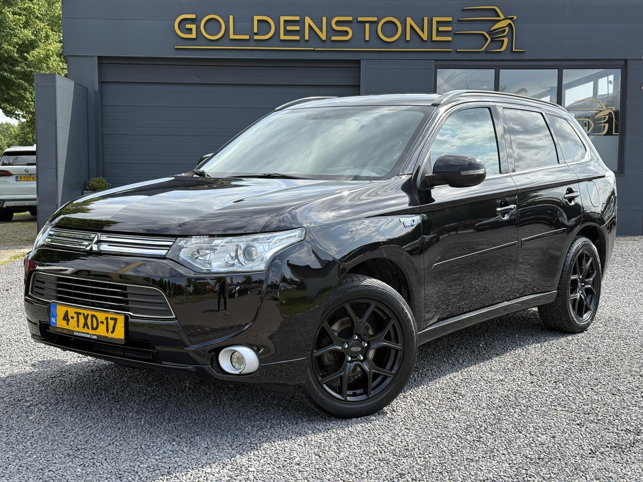 997926809/mitsubishi-outlander-image1.jpg