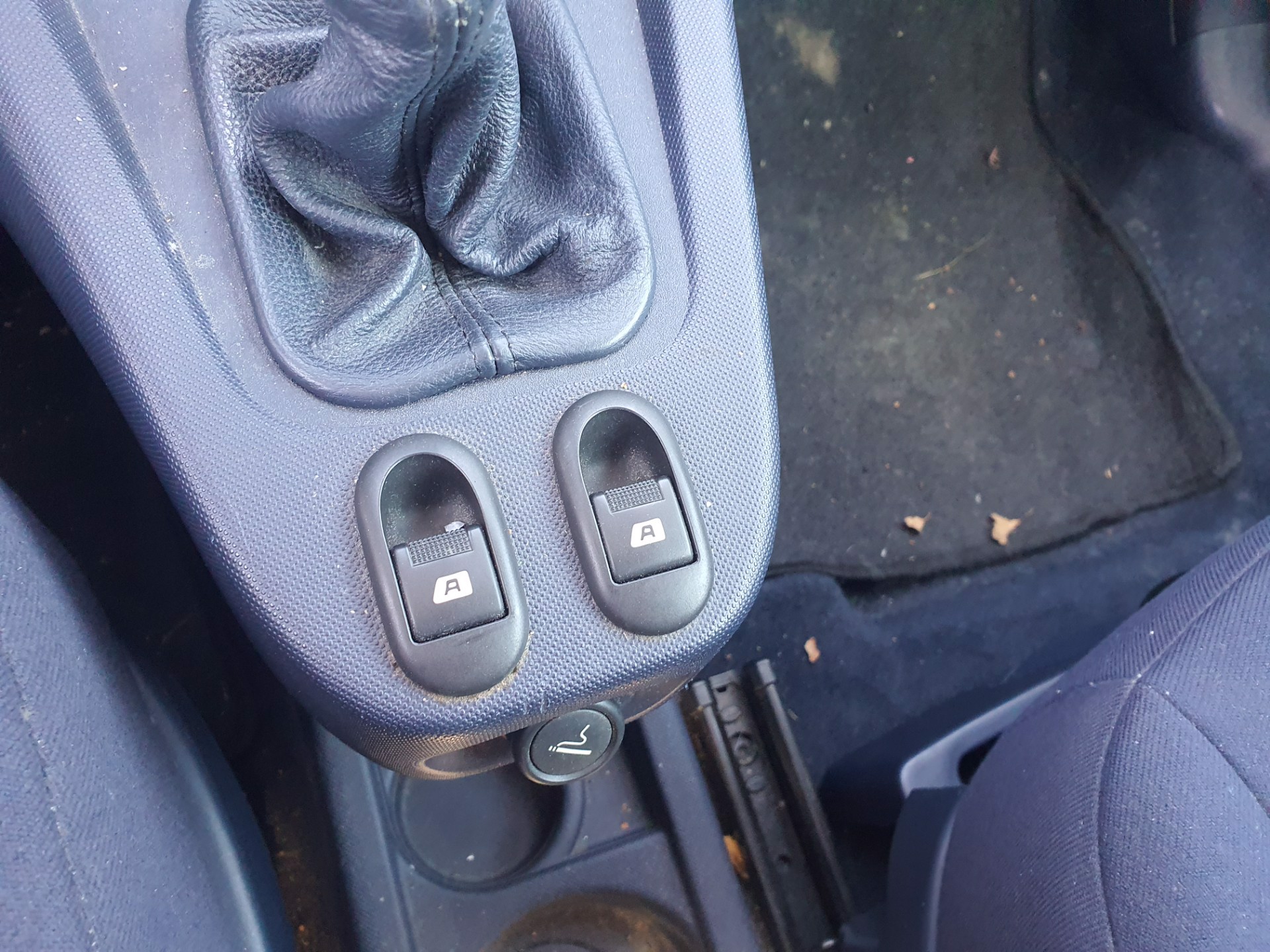 peugeot-1007-image10.jpg