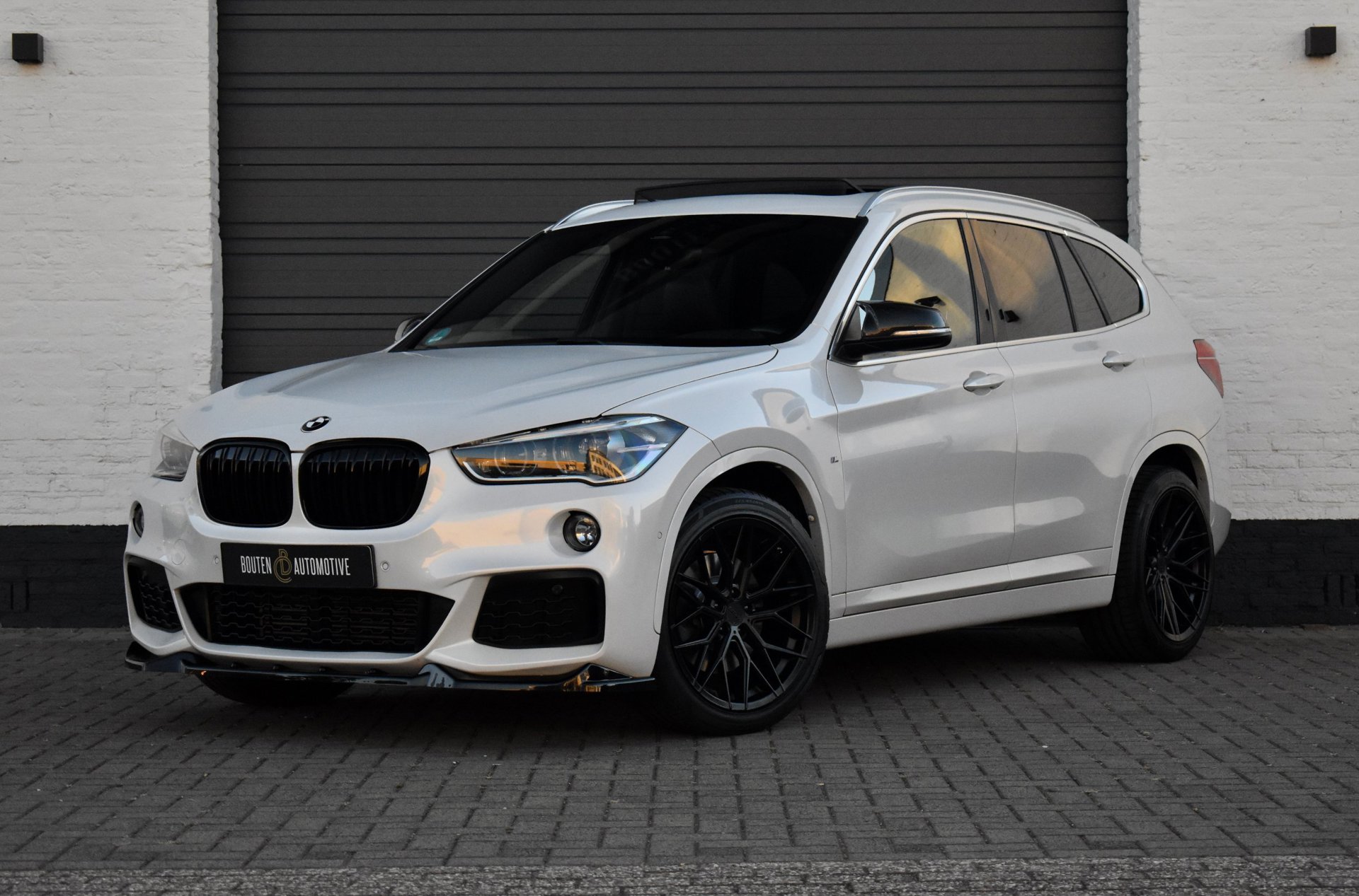 BMW X1 XDrive20i High Executive | Pano | Head-up | Maxton |
