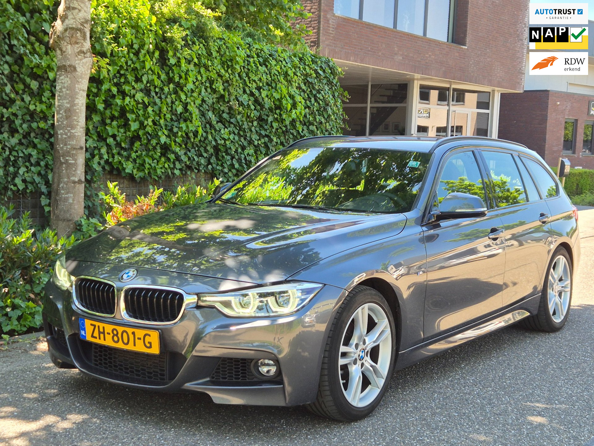 BMW 3 Serie Touring M Sport Edition Apple CarPlay Trekhaak 18inch breedset 6WB Virtual dash NAP RIJKLAAR