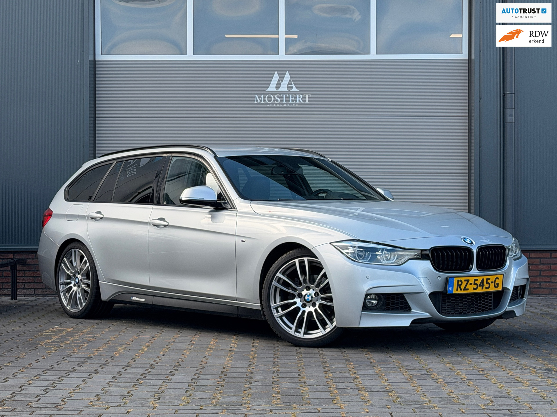 BMW 3 Serie Touring 318i High Executive M-Sport|2018|NAP|Dealer|2x M-pakket|Trekhaak|H&K|Stoelverw.|Elekt. koffer|M pakket|19″LMV