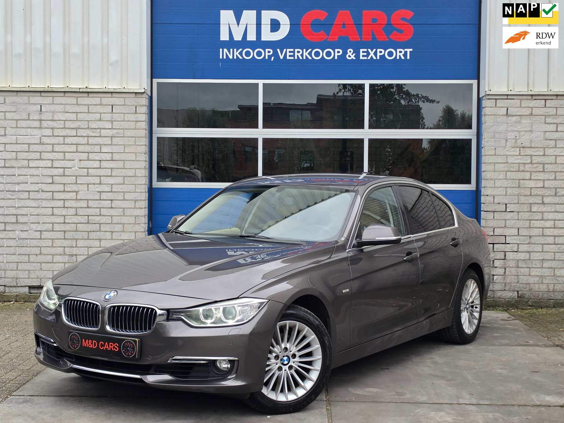 BMW 3-serie 320i Upgrade Edition AIRCO/CR CONTROL/NAVI/LEER