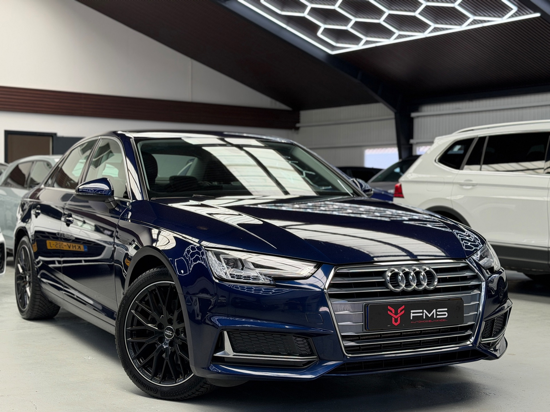 Audi A4 Limousine 35 TFSI Sport Edition Automaat Bluetooth