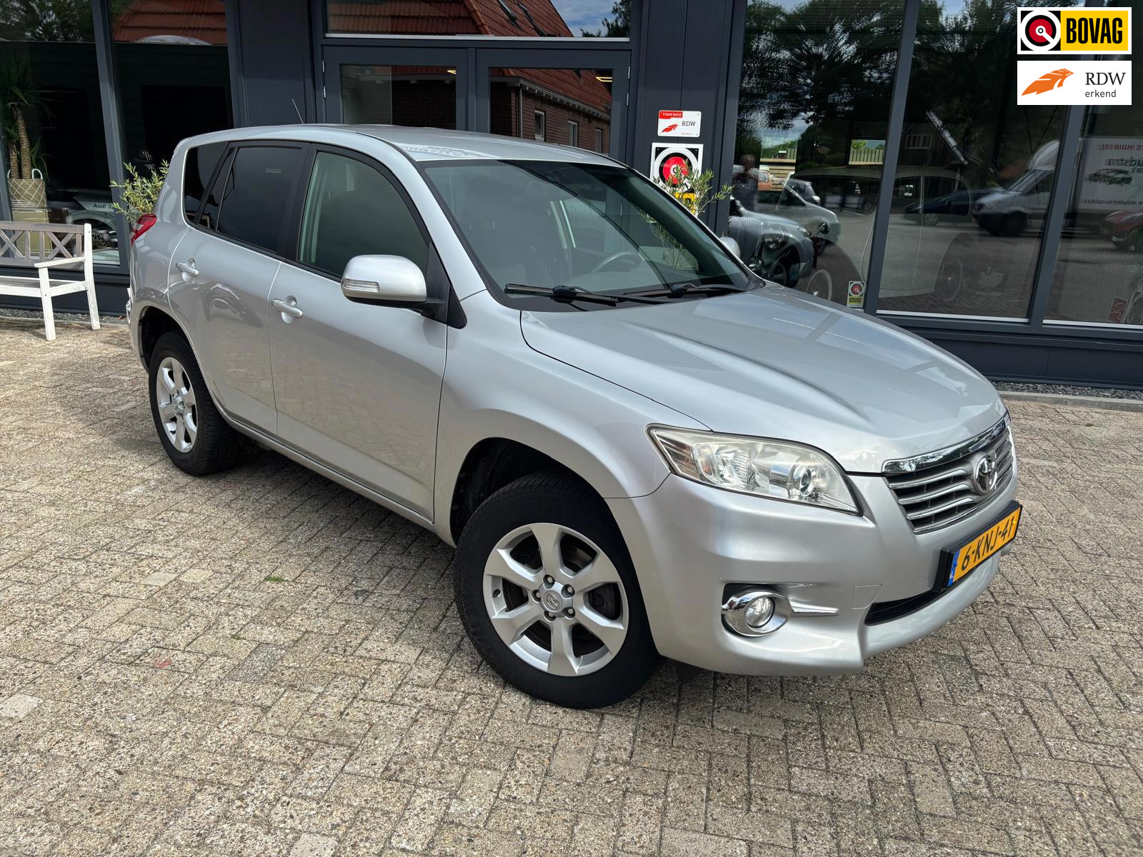 Toyota RAV4 2.2 D-4D Comfort 2WD cruise airco nav1, particuliere auto, keurig!!