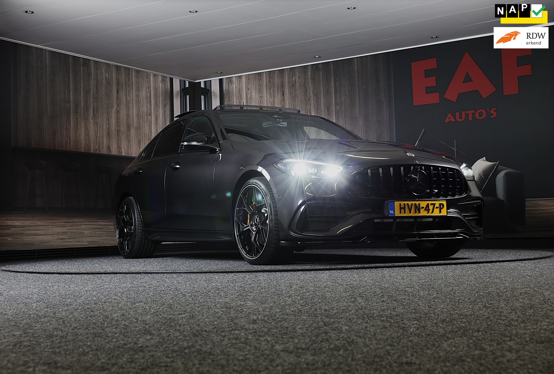 Mercedes-Benz C-Klasse 300 e AMG 63 Look / Head Up / 360 Camera / Acc / Lane Assist / BURMESTER / Elek Stoelen / Memory / Pano