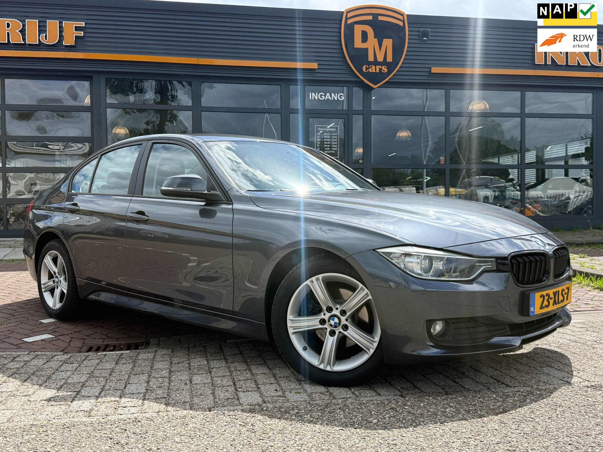 BMW 3-serie 320i High Executive | Automaat | Navi | Cruise | Airco |