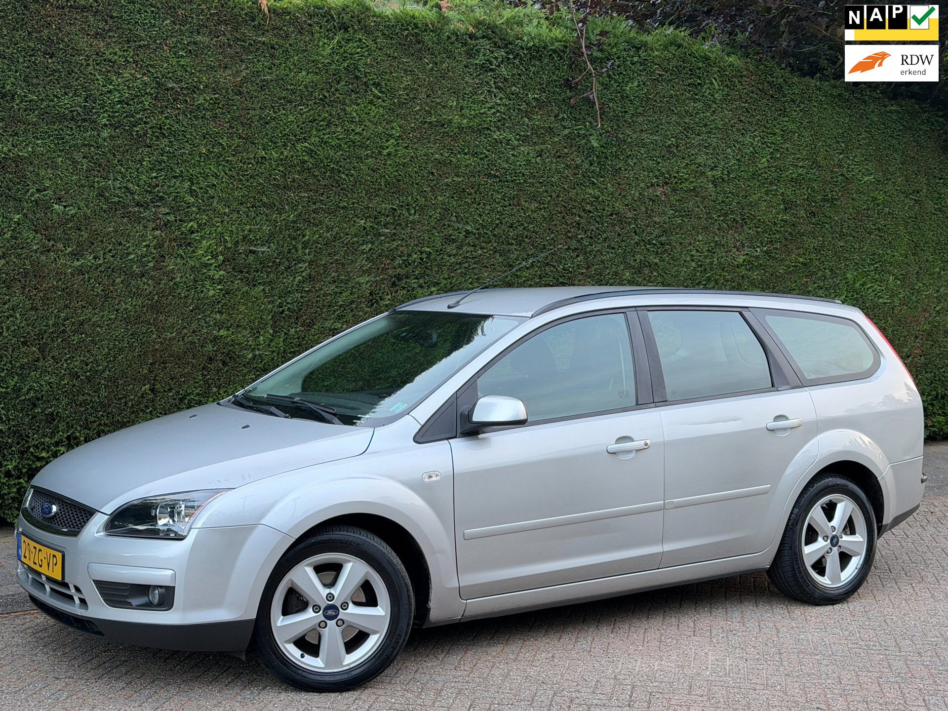 Ford FOCUS Wagon 1.8-16V Ambiente Flexifuel /CRUISE/AIRCO/PDC/S-VRWRMNG/RIJDTSUPER!/