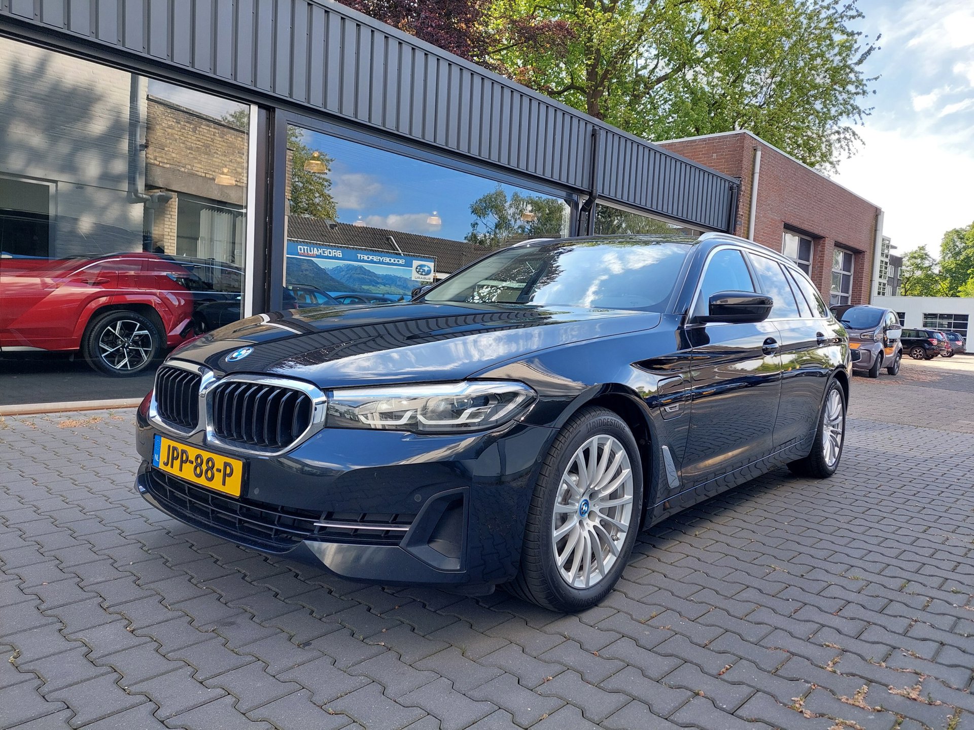 BMW 5 Serie Touring 520e luchtvering Business Edition plus Navi Leer Achteruitrijcamera Electrisch verstelbare stoel
