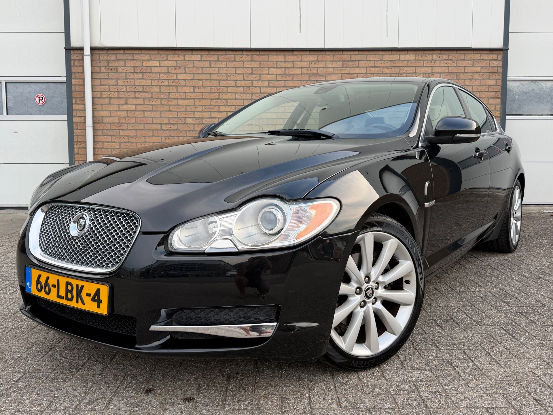 Jaguar XF 3.0 V6 Luxury 19INCH/TREKHAAK/XENON/NL AUTO !!