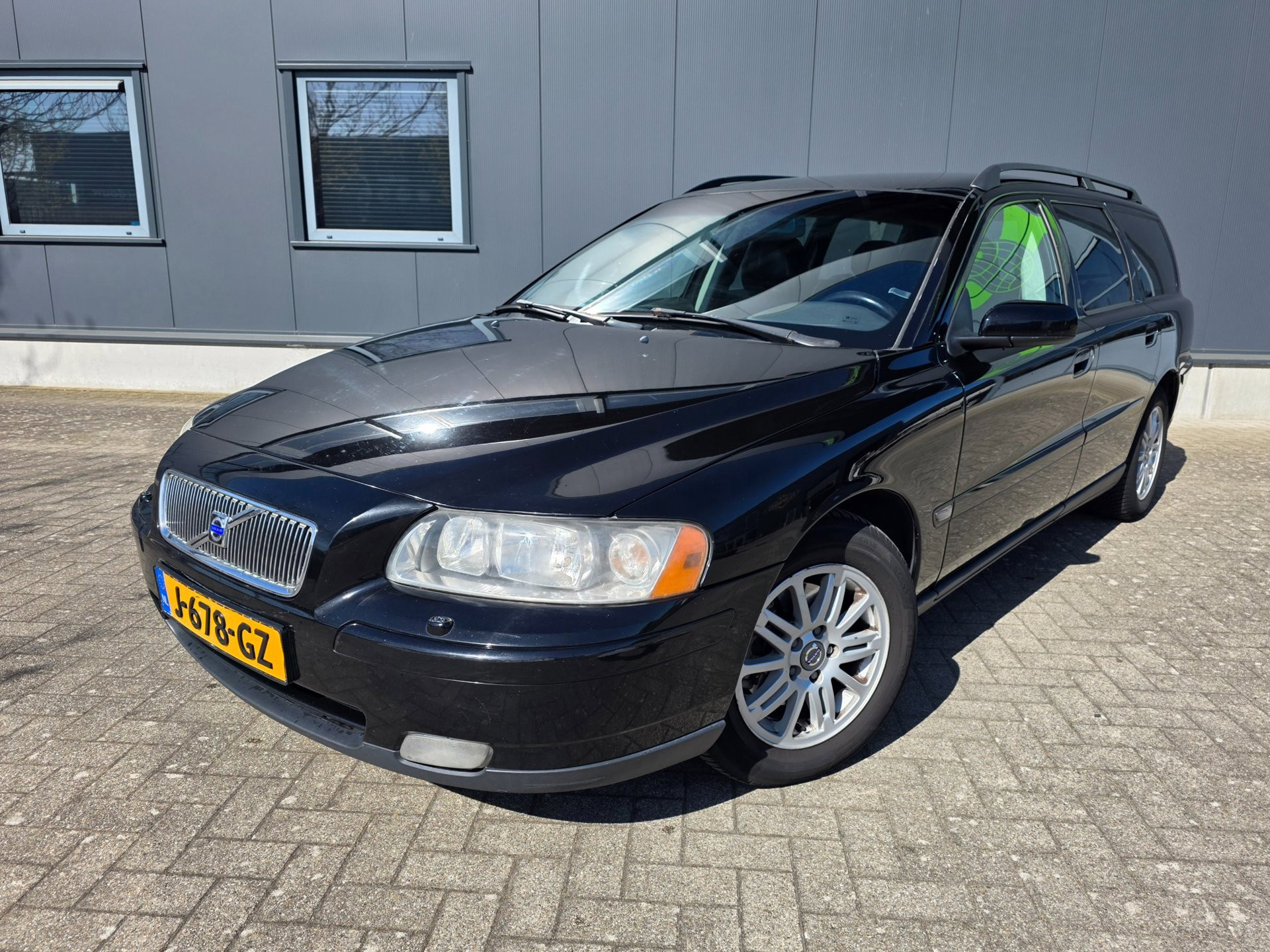 Volvo V70 2.4, LPG!! AUTOMAAT, netto € 4.500, bijtel vriendelijk!