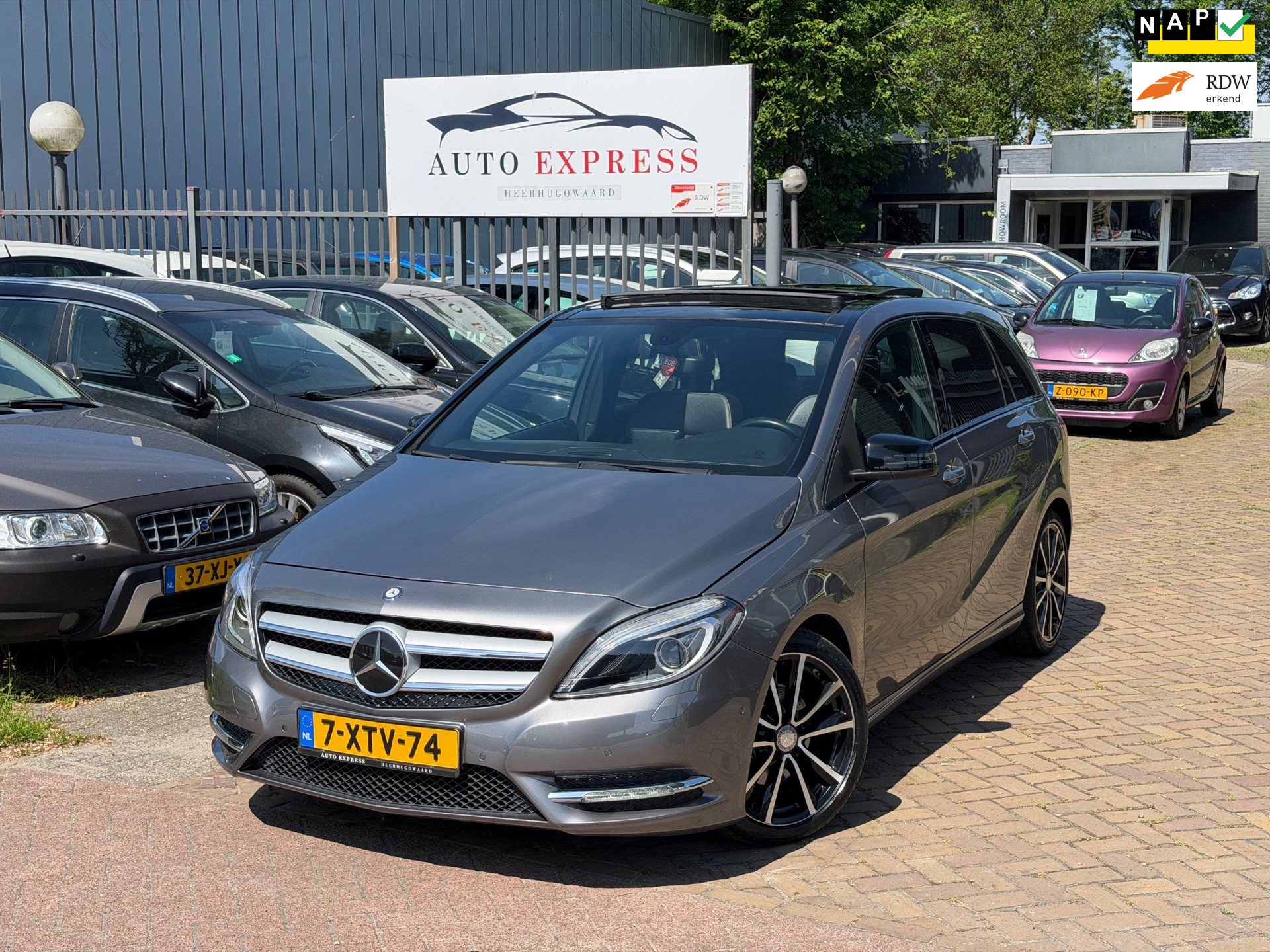 Mercedes-Benz B-Klasse 180 Ambition Aut/Pano Dak/Xzenon/Navi/stoelverwarming/Terekhaak/Nap/6Maanden Garantie