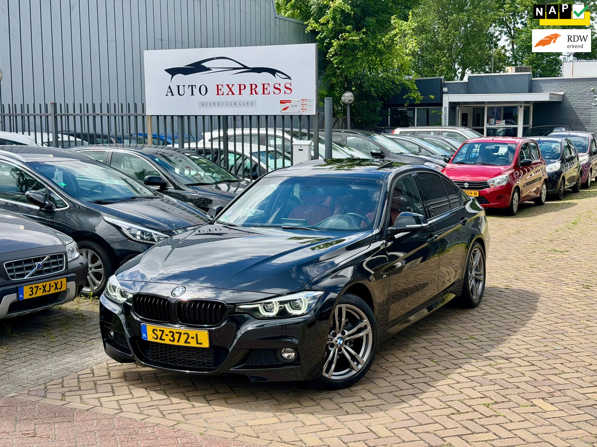 BMW 3 Serie 318i Edition M Sport Shadow Executive Aut/Leer/stoelverwarming/Open Dak/Navi/Cruise/Carplay/Camra/Nap/Dealer Onderhoud