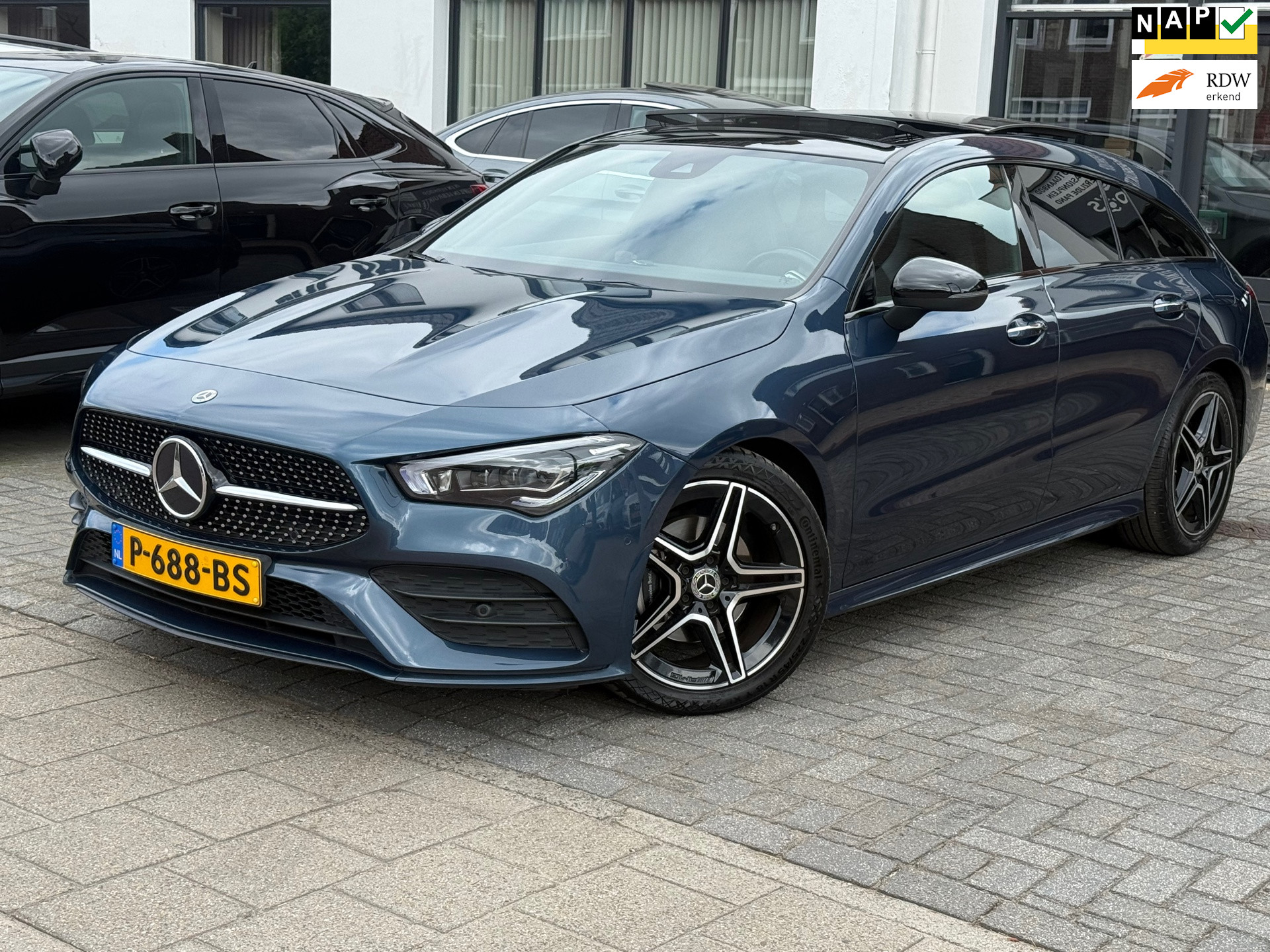 Mercedes-Benz CLA-Klasse Shooting Brake 180 Business Solution AMG,NL-auto,Panoramadak,Ambient,Stoelverwarming,Navigatie