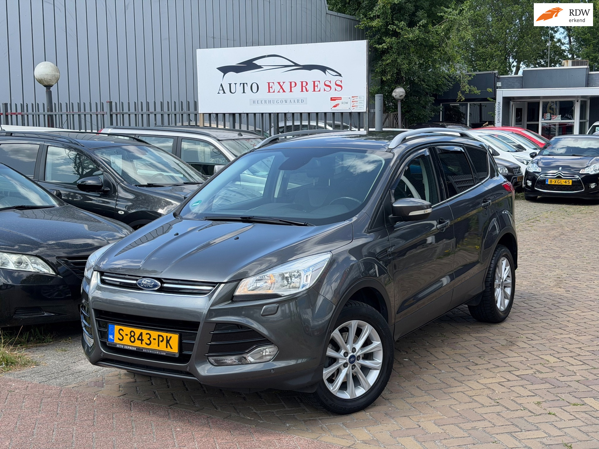 Ford Kuga 1.5 Titanium Styling Pack/Navi/Cruise/Stoelverwarming/Trekhaak/Nieuw Apk/volledig onderhoud/6 Maanden Garantie