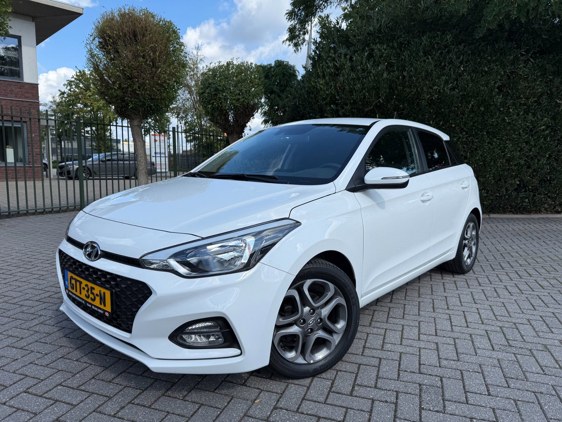 Hyundai i20 1.2 (4 cil.), Apple CarPlay, AIRCO, Cruise Control, Navigatie, Achteruitrijcamera, DAB, Bluetooth, Parkeersensoren