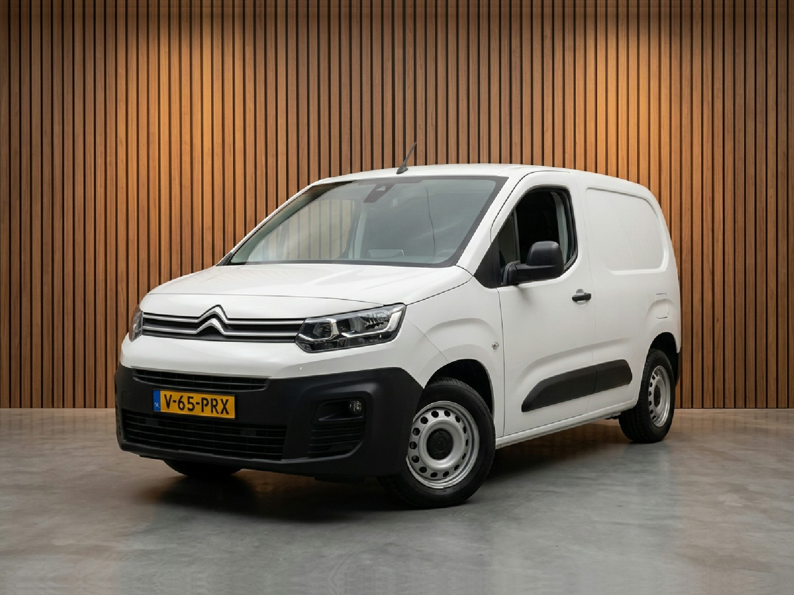 Citroën Berlingo 1.2 PureTech 130 pk / navigatie / camera / app / 3 persoons / automaat /