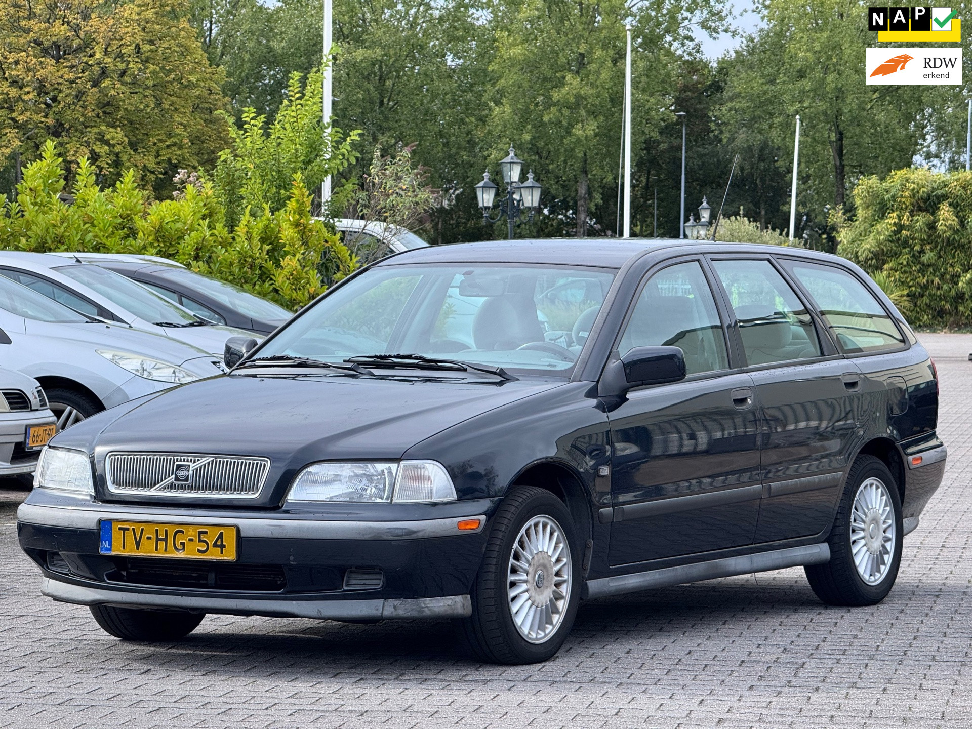 Volvo V40 1.8 Exclusive | Automaat | APK 26-09-2027 | stoelverwarming | Airco | elektrische ramen en spiegels | 2 sleutels |