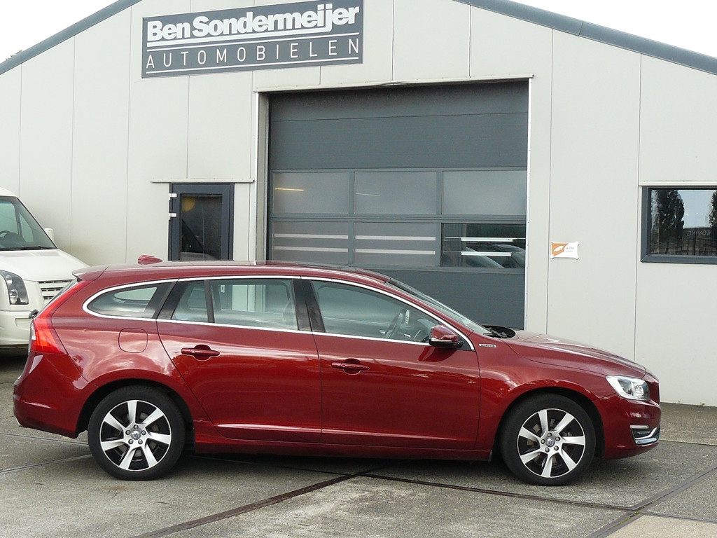 Volvo V60 2.4 D6 AWD Plug-In Hybrid Summum 135000 km NAP