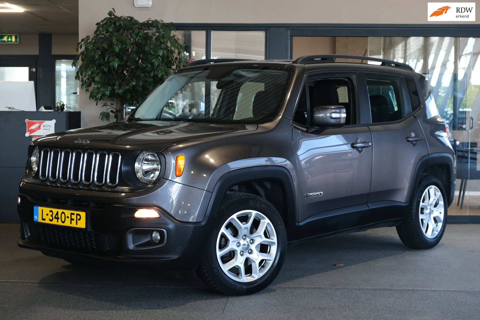 Jeep Renegade 1.4 MultiAir Limited 140PK Airco PDC Navi