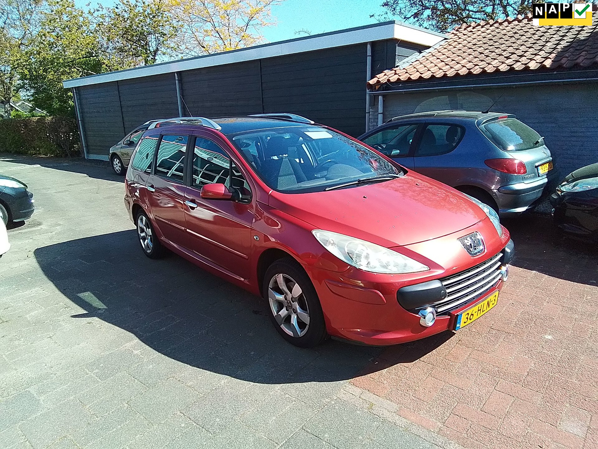 Peugeot 307 SW 2.0-16V Premium Zeer lux,s Airco trekhaak panaramadak