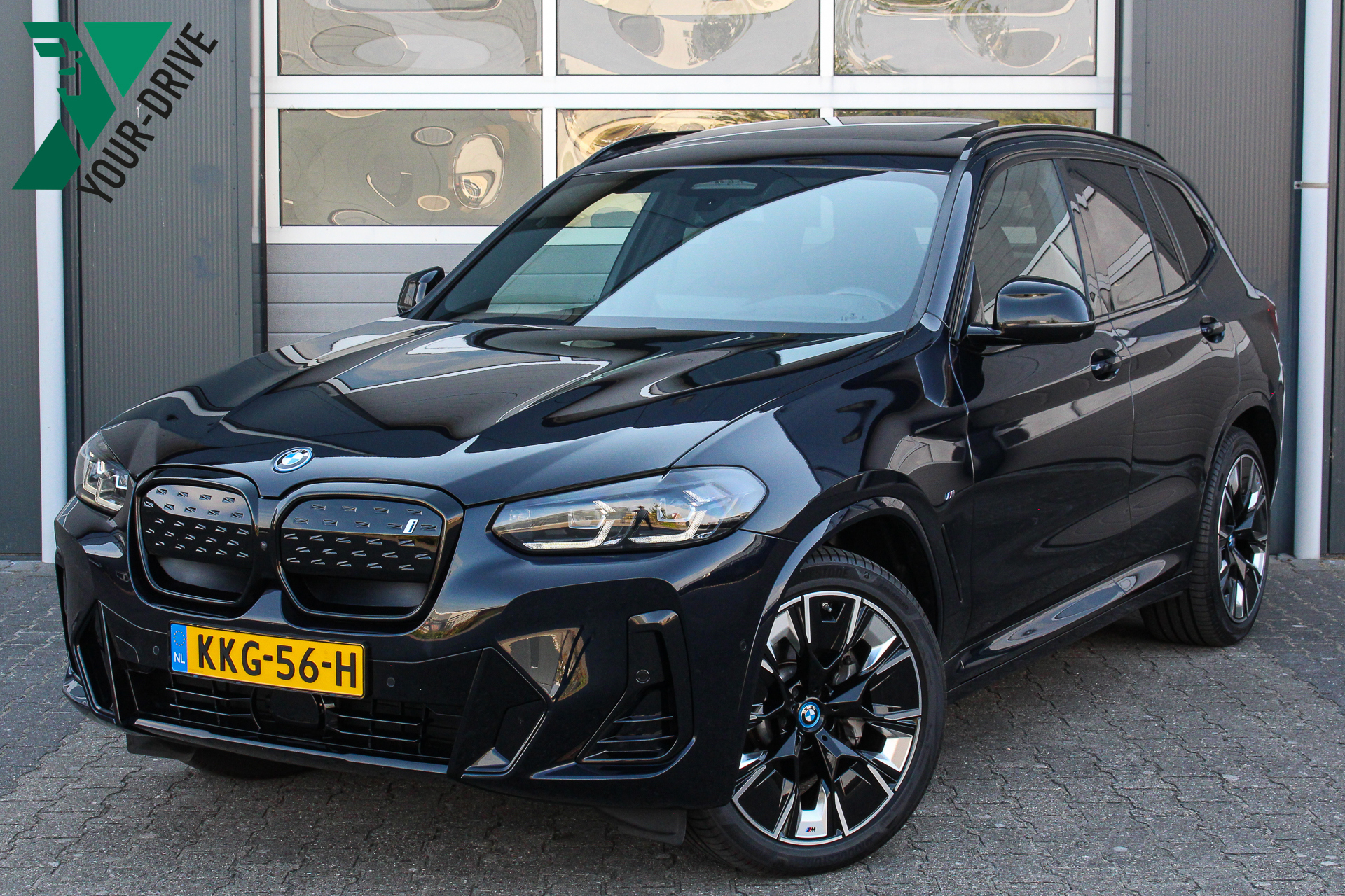 BMW iX3 M Sport High Executive 80 kWh | 12 Mnd. Garantie & SOH 97,4%| Nette en zeer complete iX3 met historie