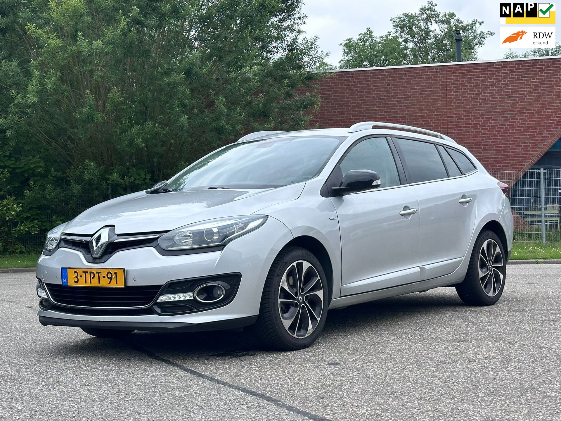 Renault Mégane Estate 1.2 TCe Bose Achteruit camera*Navigatie*Cruise*NAP*Clima*Parkeersensoren*2e eigenaar*