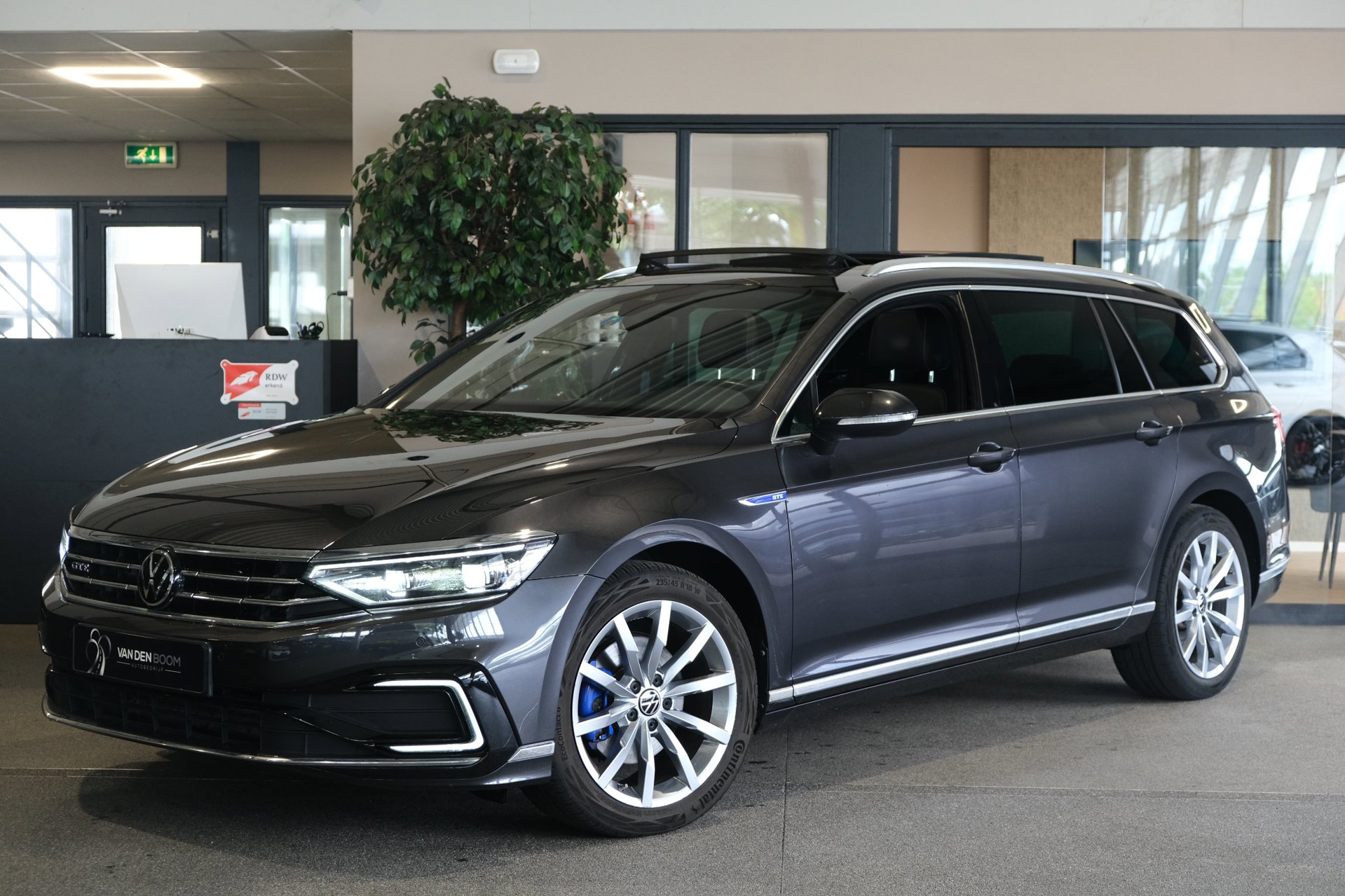 Volkswagen Passat Variant 1.4 TSI PHEV GTE 218PK Pano Volleder Cam Trekhaak Virtual Led