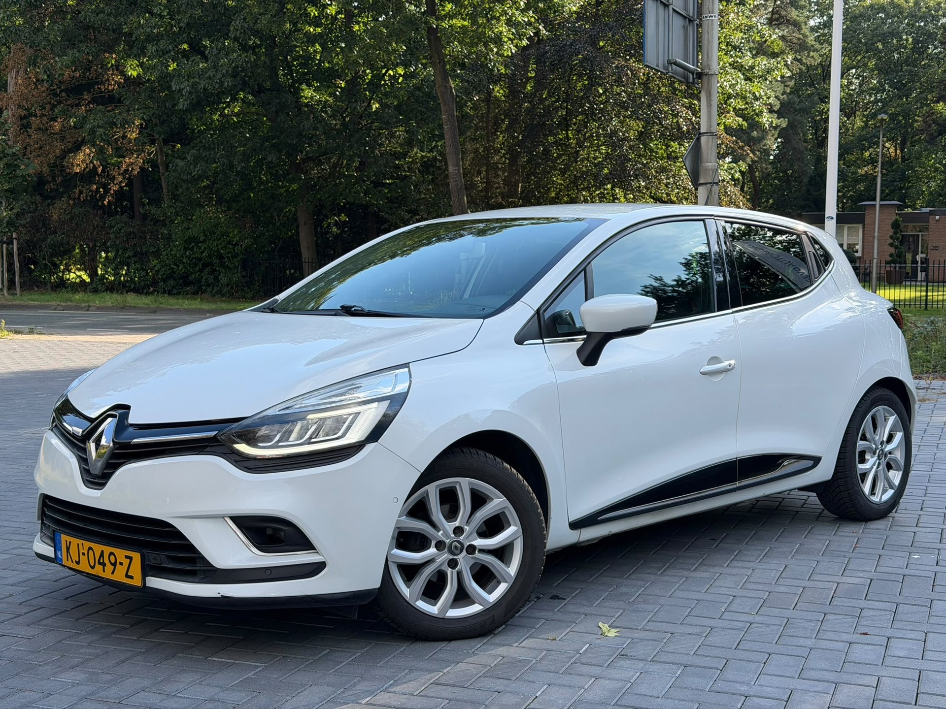 Renault Clio 1.2 TCe Intens/Clima/Cruise/Leer/Camera/LMV/Navi/NAP
