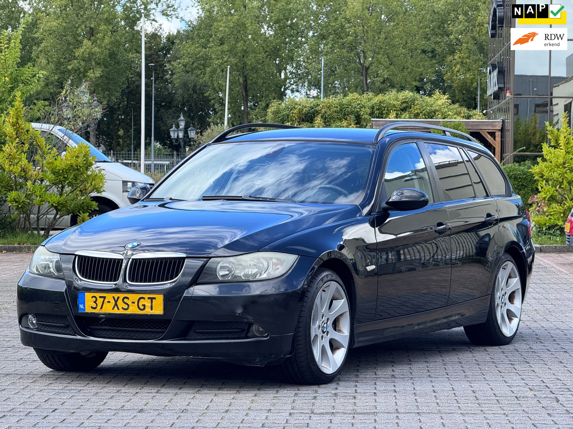 BMW 3 Serie Touring 318i High Executive | APK 28-09-2027 | Automaat | Leder stoelen | Parkeersensoren | Elektrische spiegels