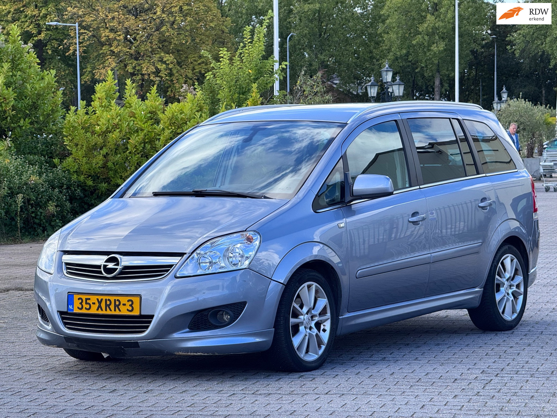 Opel Zafira 1.8 Cosmo | Automaat | 7 Persoons | Climate control | 2 sleutels | Cruise control | Elektrische ramen en spiegels |