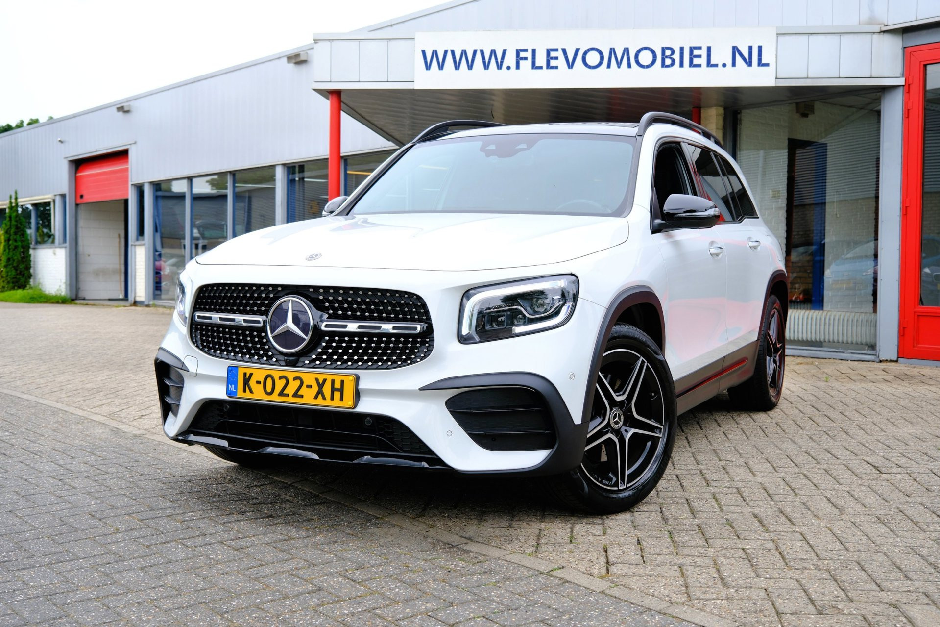 Mercedes-Benz GLB 180 Business Sol. AMG Aut. Pano|Leder-Alcantara|Burmester|CarPlay|LMV|Cam|Enz!