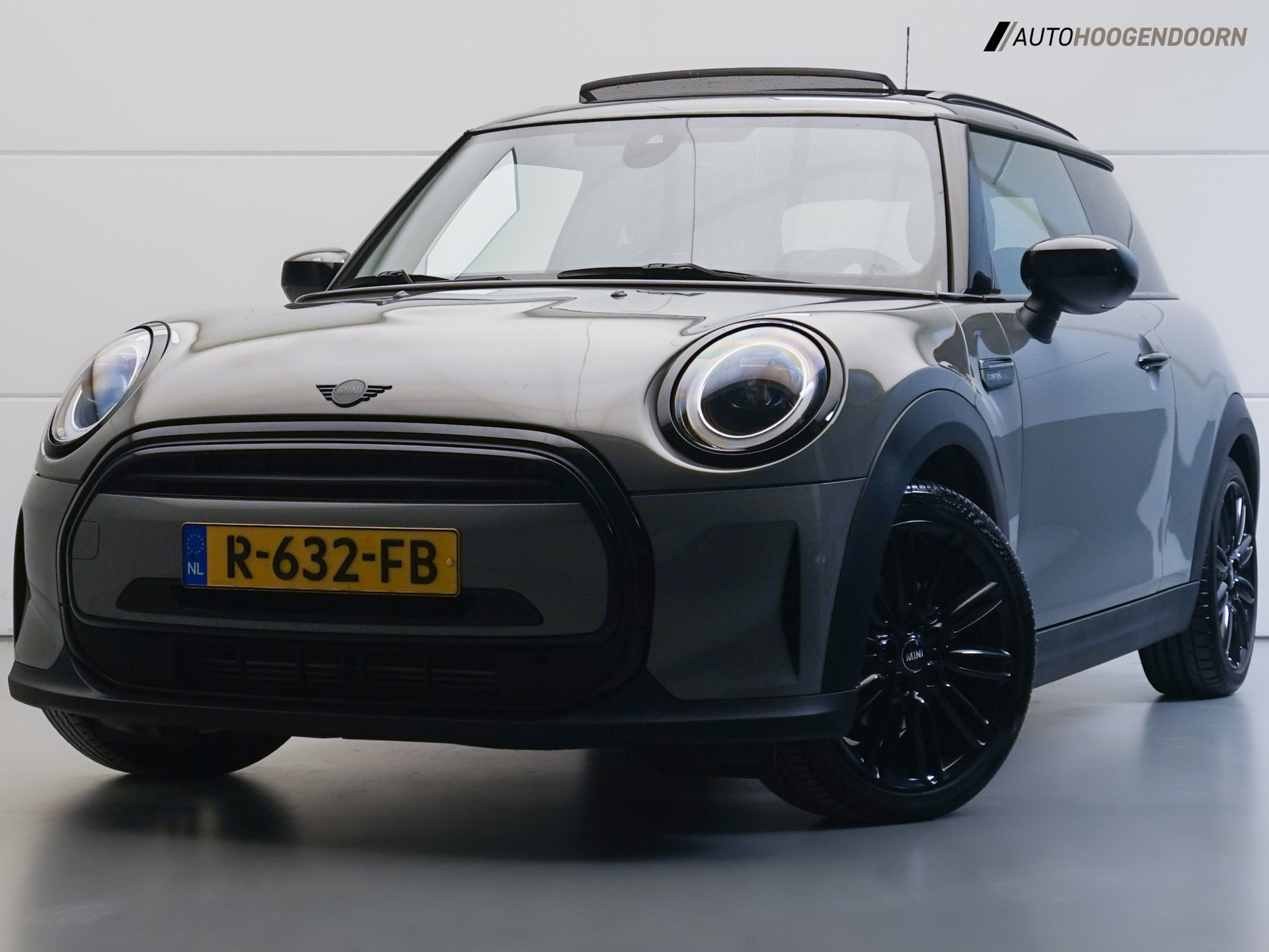 MINI 3-deurs 1.5 Cooper Camden Plus Edition (APPLE CARPLAY,PANORAMADAK,PARKEERSENSOREN,LM-VELGEN,CRUISE,CLIMATE CONTROL,LEDER)