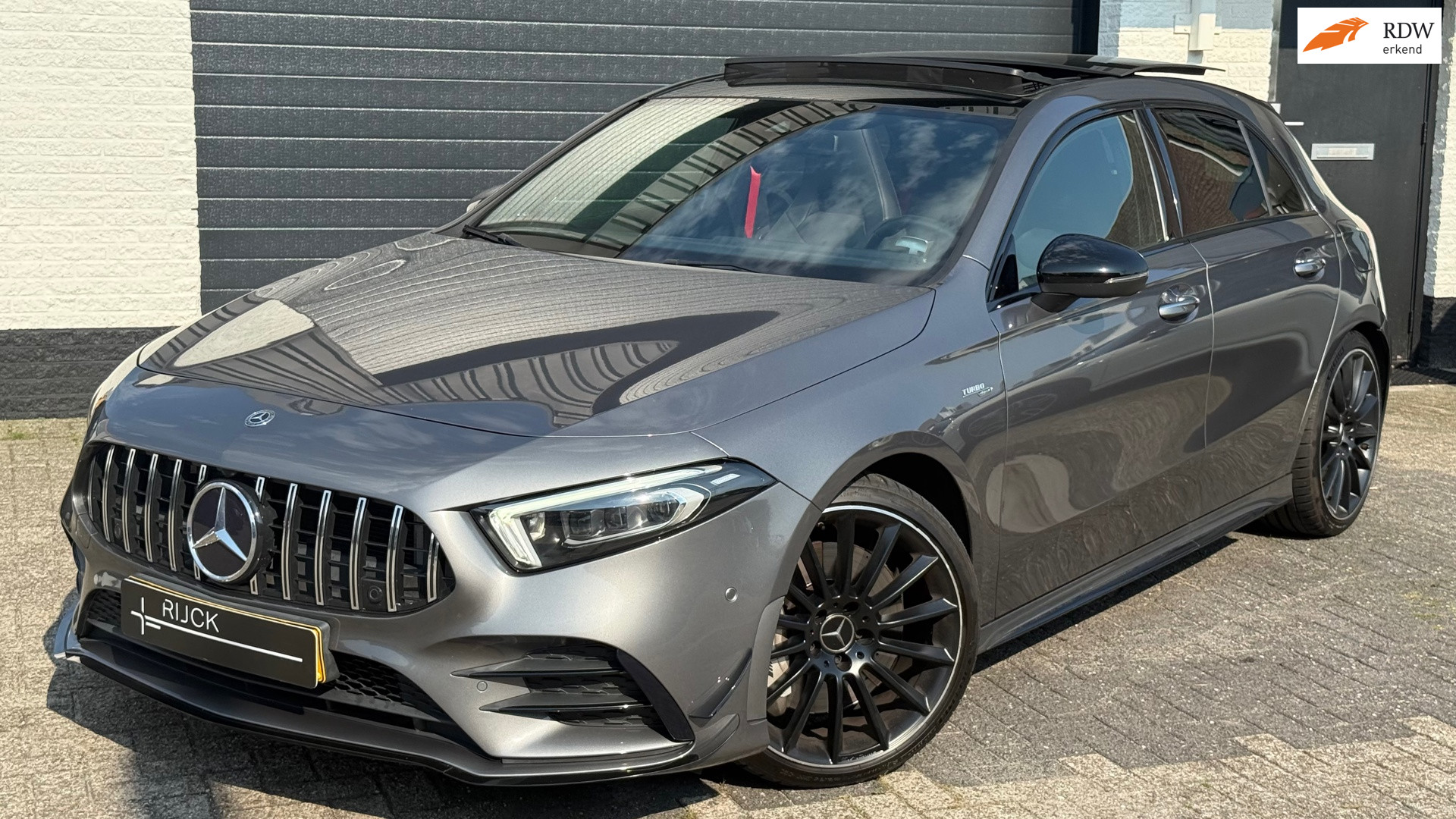 Mercedes-Benz A-Klasse AMG 35 4MATIC | Pano | Burmester | Multibeam | 306 PK |