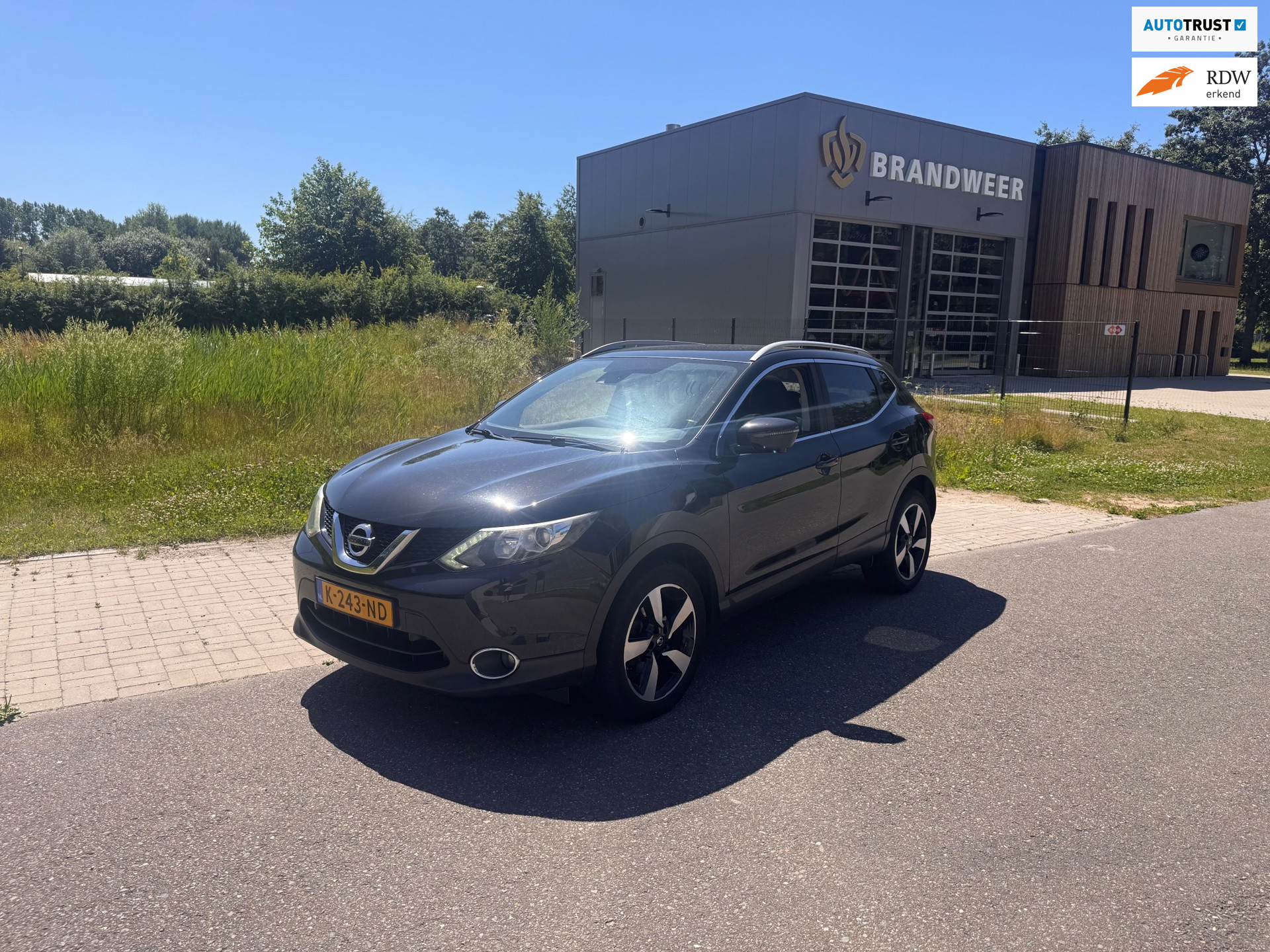 Nissan QASHQAI 1.2 Connect Edition Clima.Navi.Pano