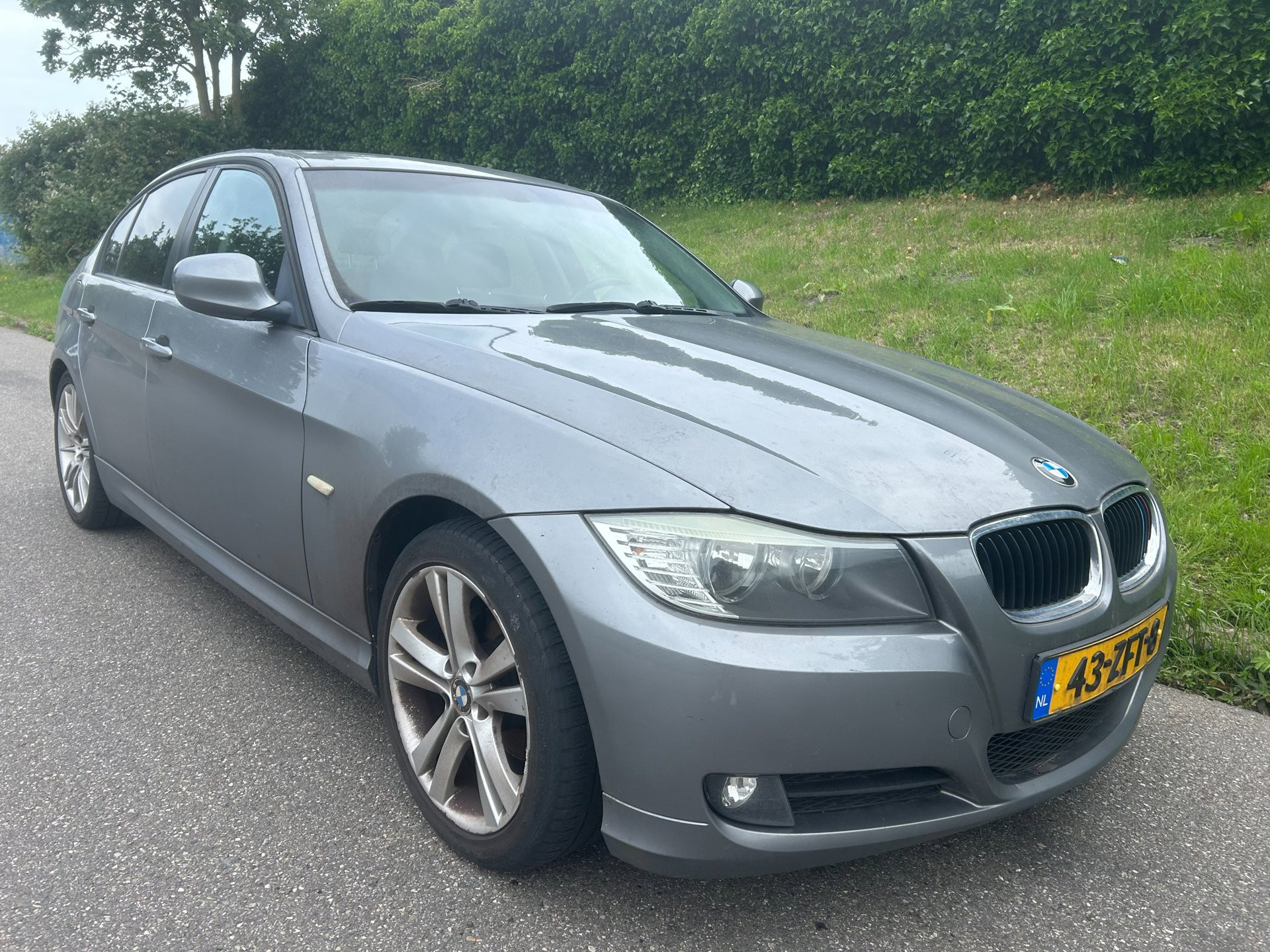 BMW 3 Serie 318i LEES BESCHRIJVING