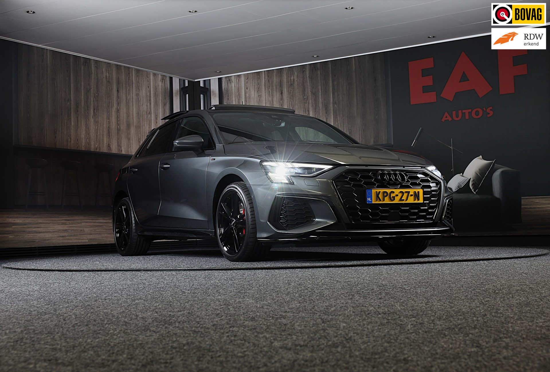 Audi A3 Sportback 45 TFSI e RS3 Look / 245 PK / RS Zetels / B & O / Leder / Lane Assist / Open Pano / Matrix / Virtual Cockpit