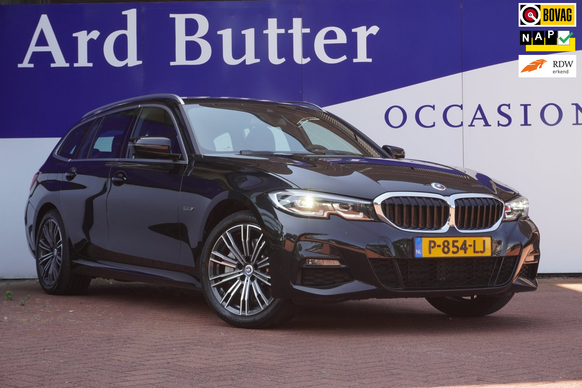 BMW 3 Serie Touring 330e xDrive M-Sport M 50 Jahre Edition 292PK+Volleder+Keyless+Breed-Navi+Flippers+SOH95% = ORIG/NL+DEALER