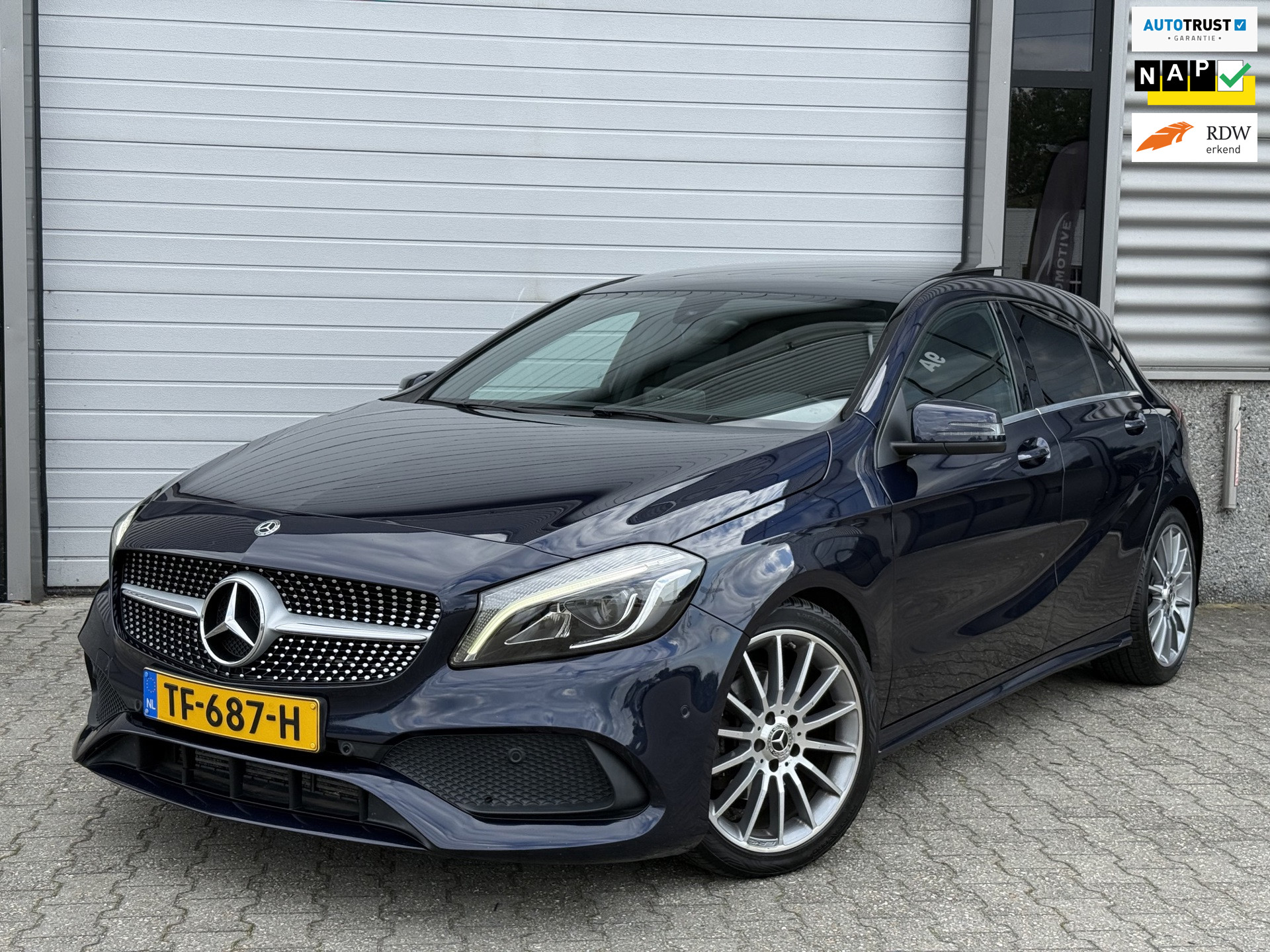 Mercedes-Benz A-Klasse 160 AMG-line Pano Xenon Keyless Camera Trekhaak