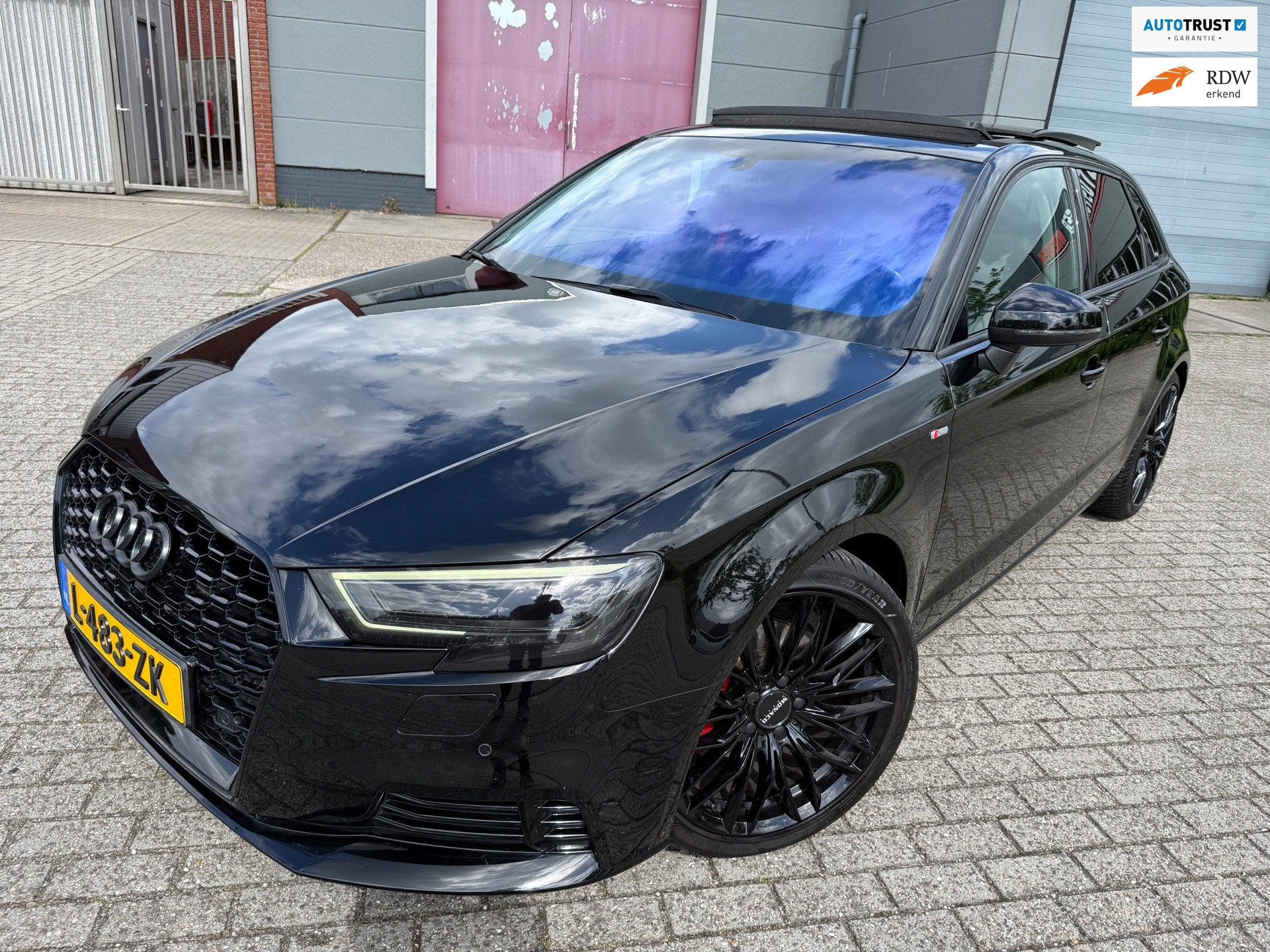 Audi A3 Sportback 30 TFSI S-LINE Edition S-TRONIC PANO 18-INCH EIBACH