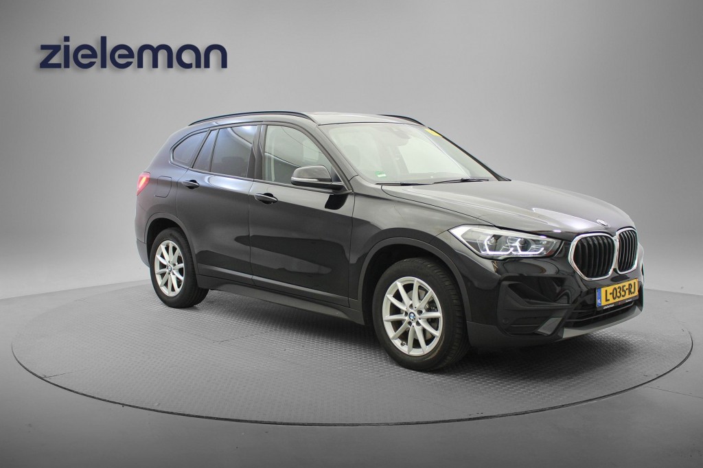 BMW X1 SDrive18i Business Editon Plus – Panorama, Camera, Navi