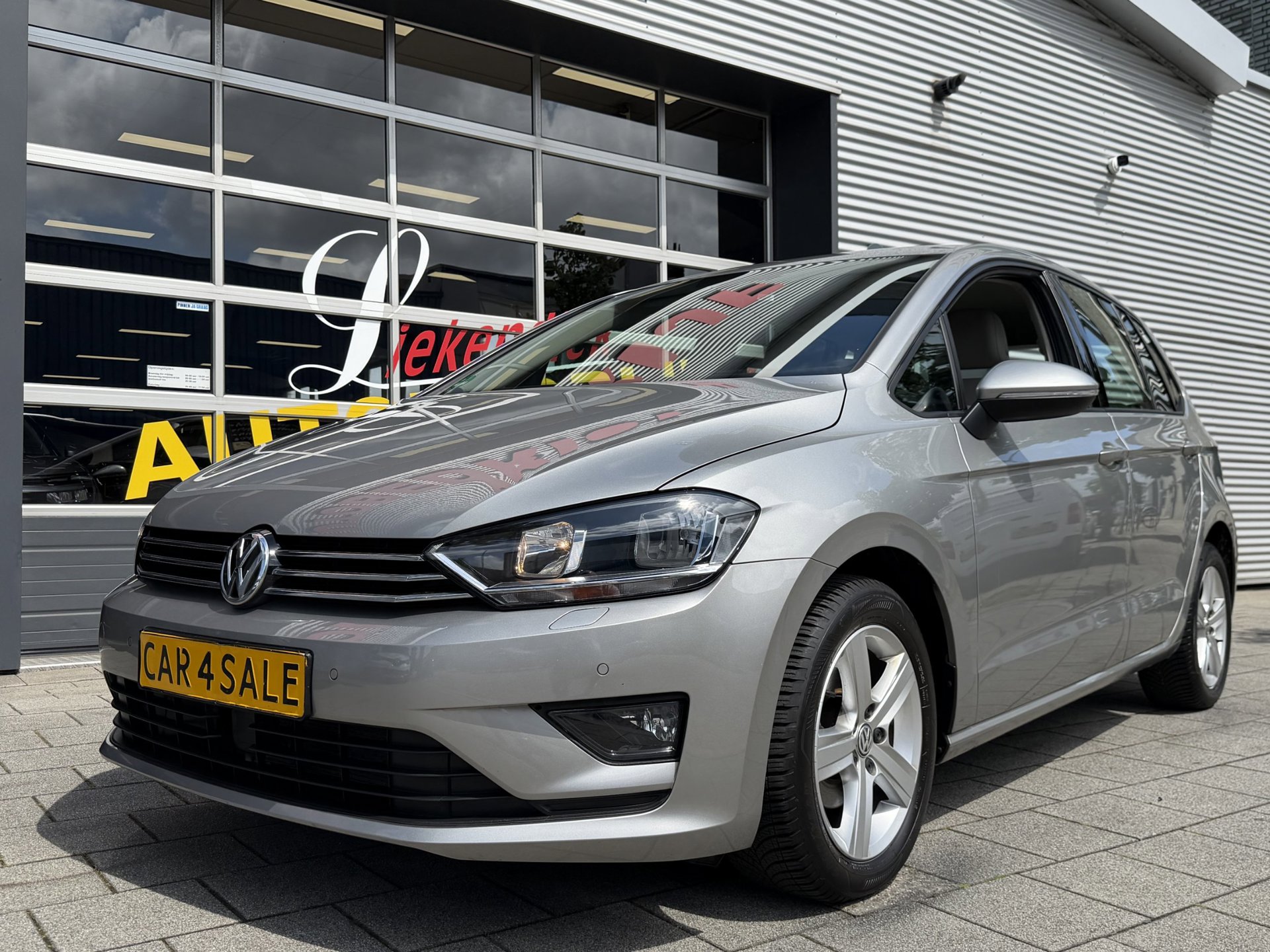 Volkswagen Golf Sportsvan 1.2TSI Comfortline BlueMotion -Navigatie/Apple Carplay I Airco I Sport velgen I PDC I Dealer onderhouden